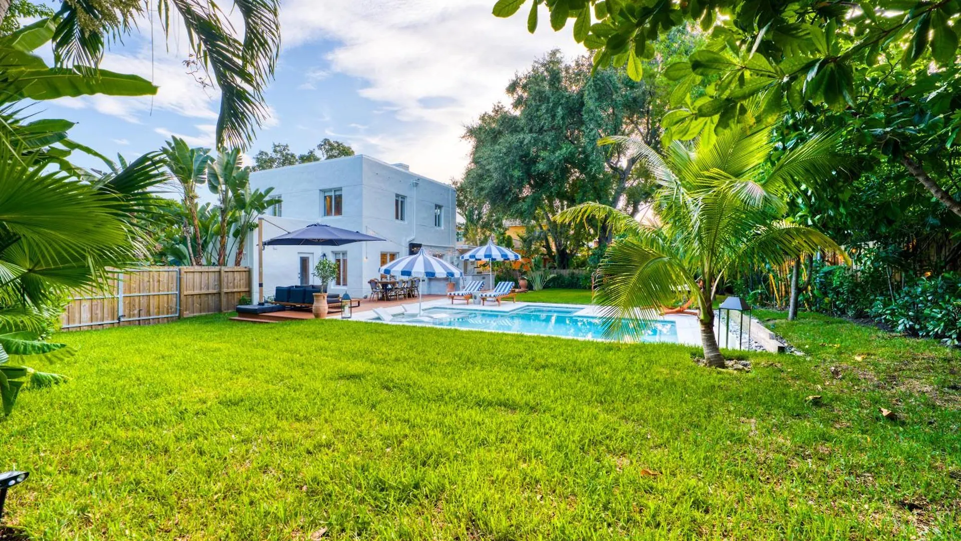 Stunning Historic With Jacuzzi Heated Pool And Style Backyard