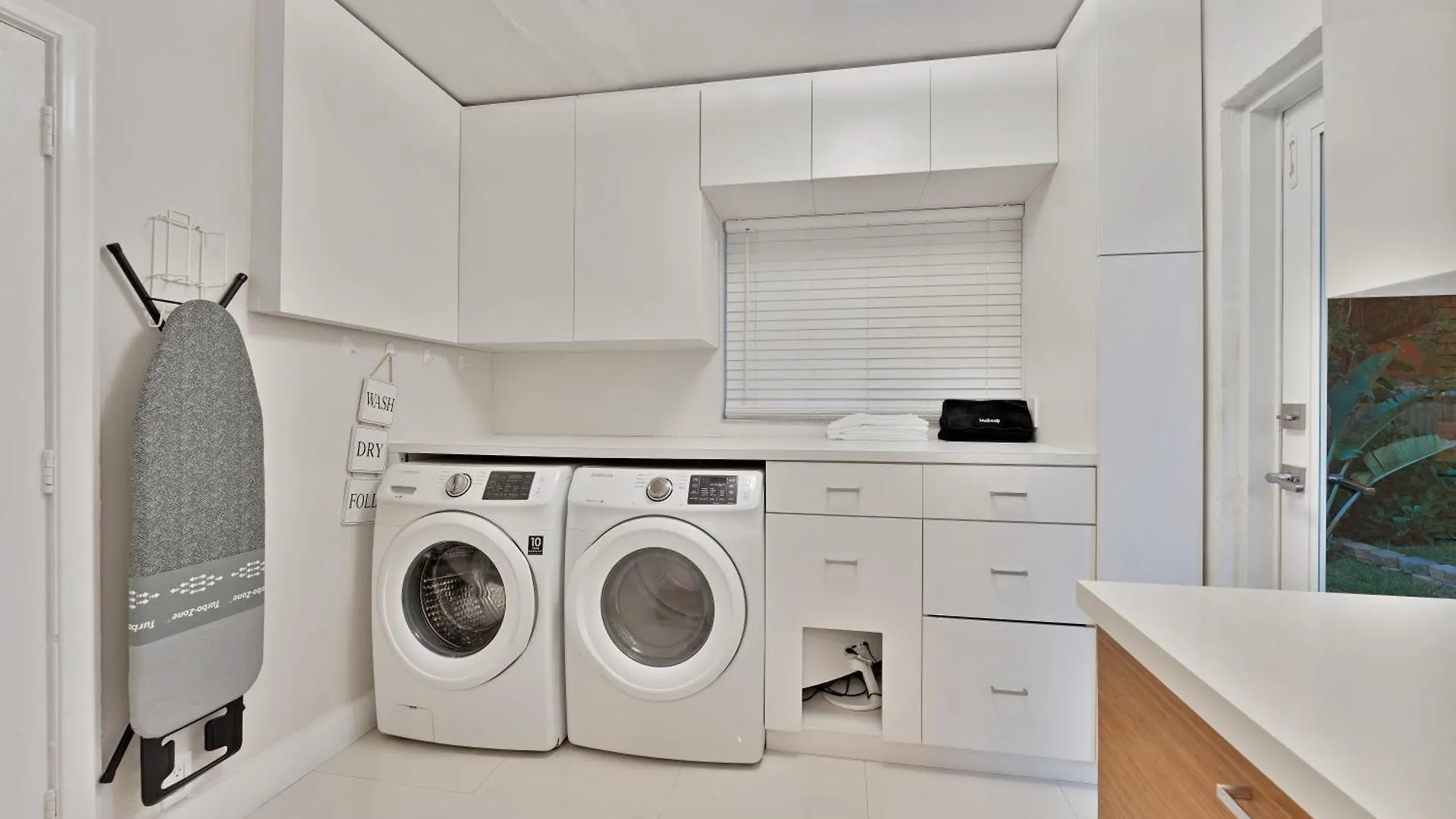 Willa Stunning Historic With Jacuzzi Heated Pool And Style Backyard Miami