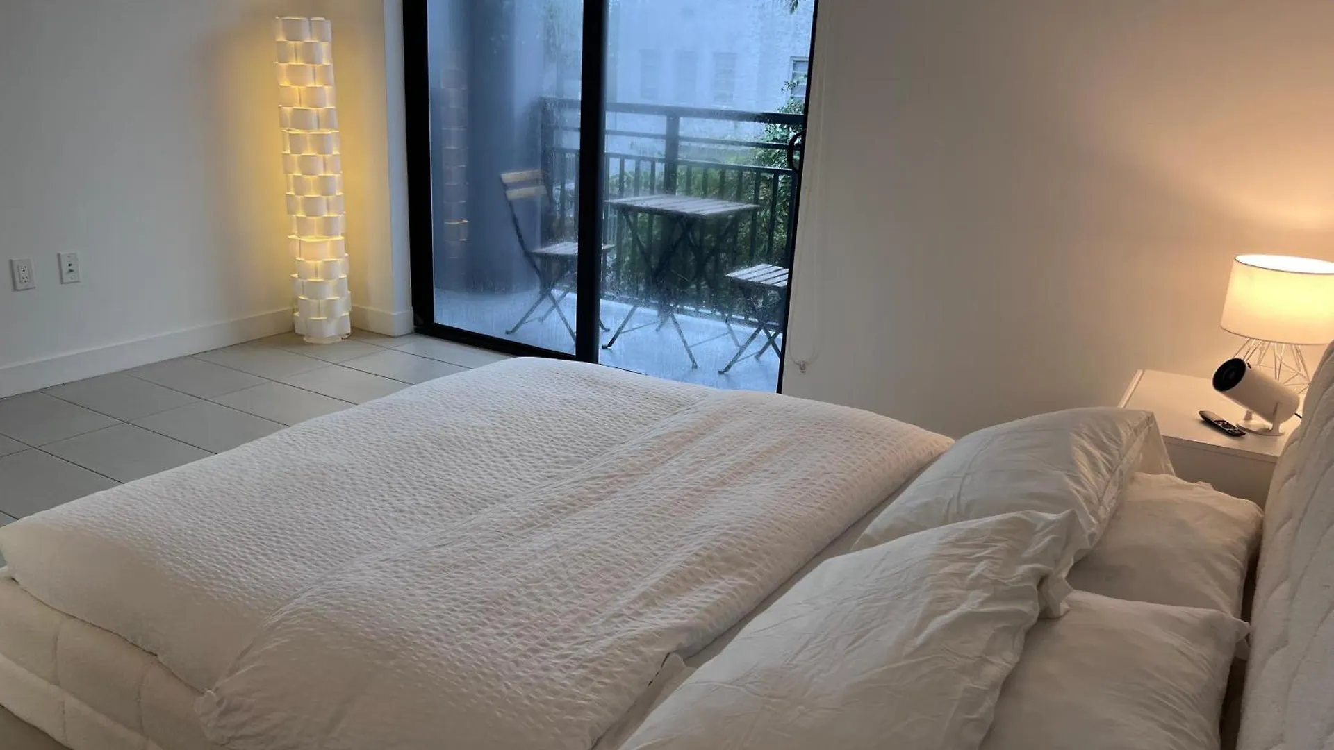 Master Bed In Calle Ocho