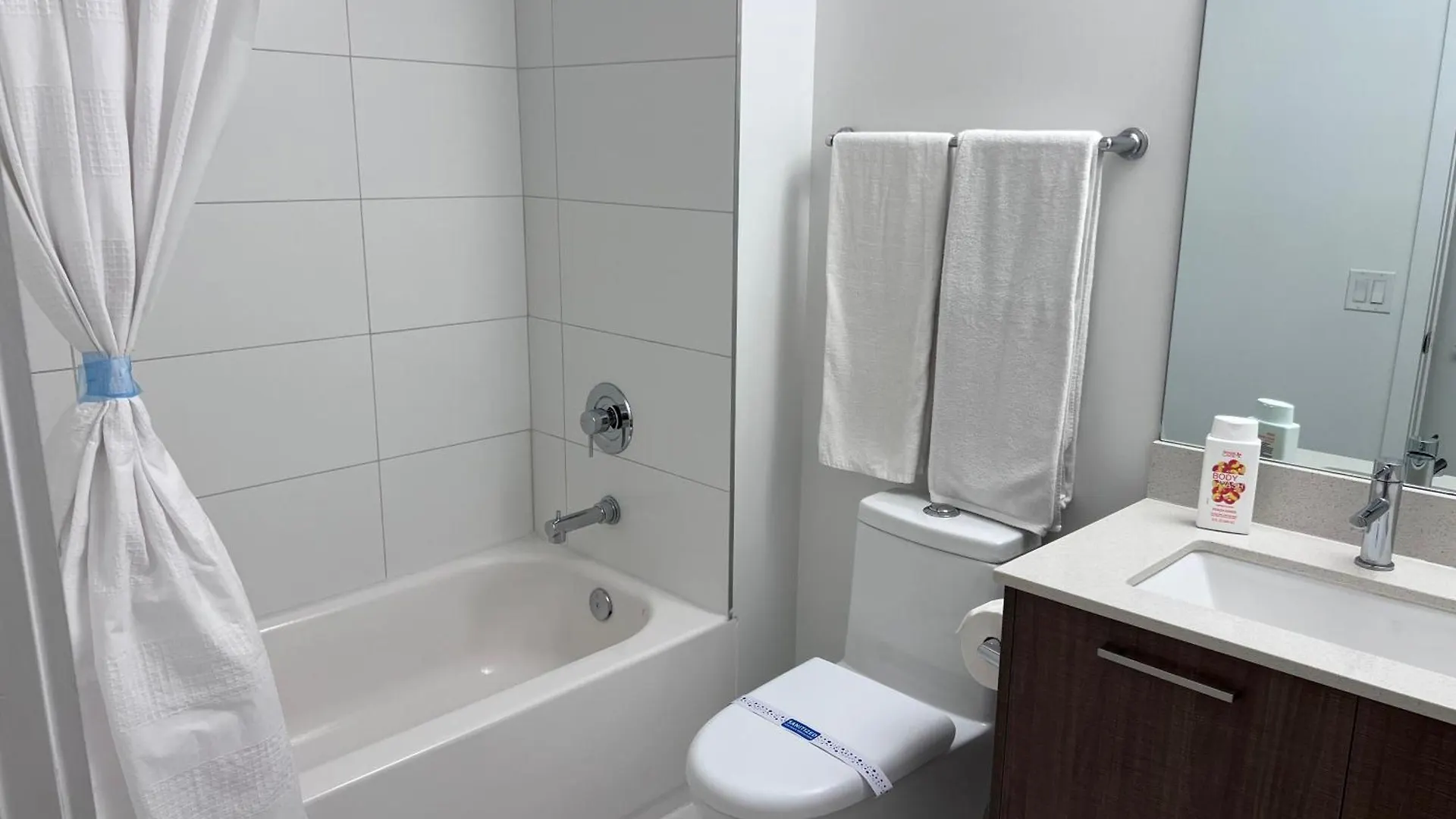 Master Bed In Calle Ocho Homestay