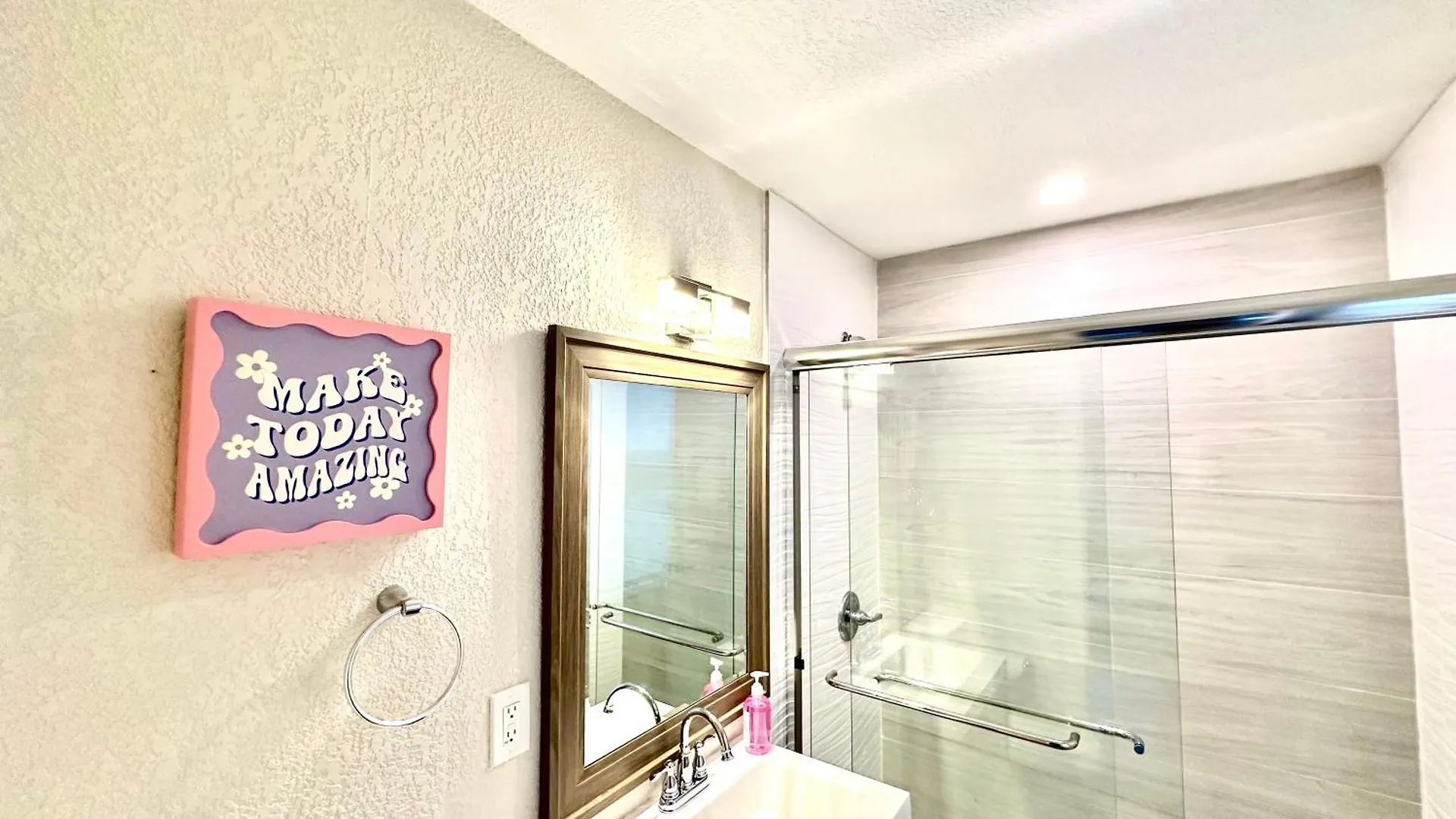 World Connect Hostel Miami
