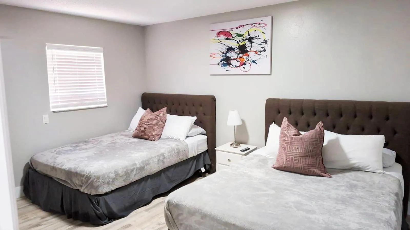 *beautiful Family House 3 Bd/2 Bathrooms+backyard* *