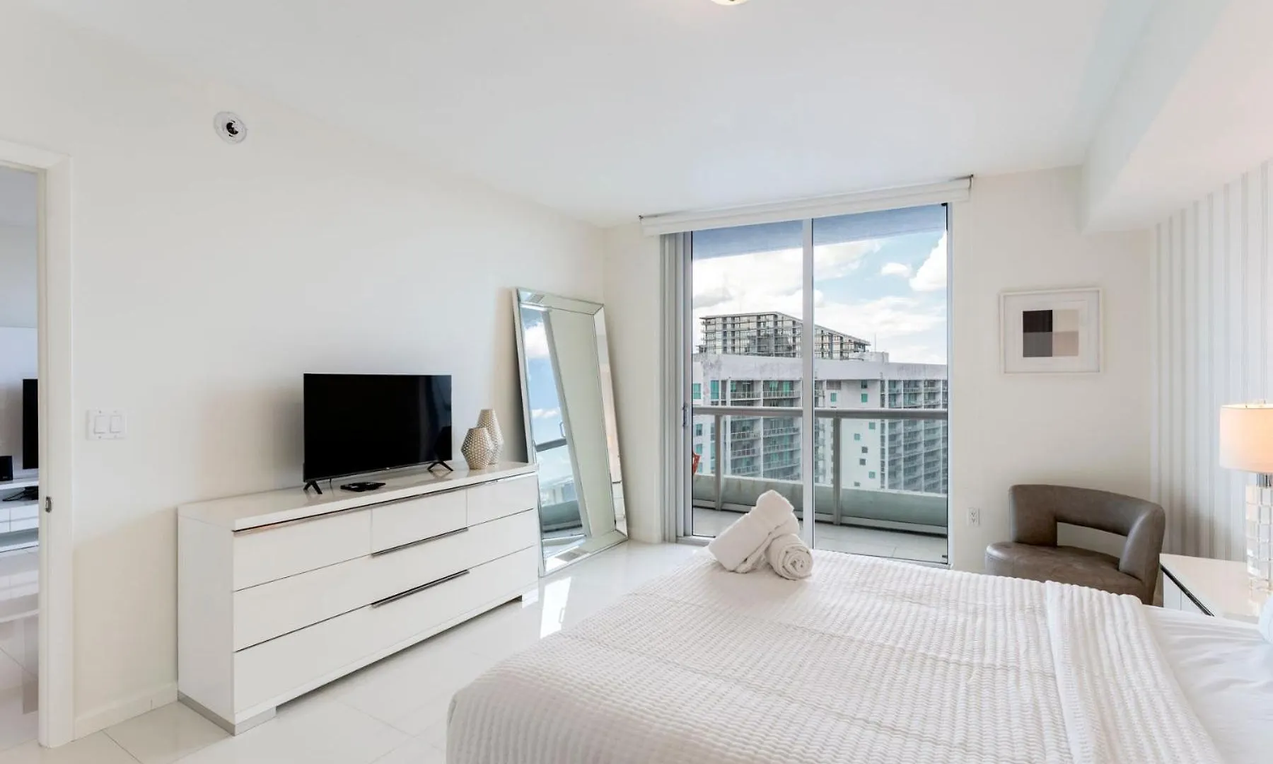 Icon W Brickell By Imd Elegant River View 1br 1ba