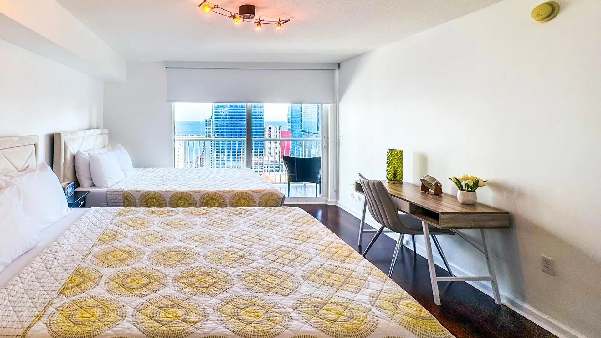 Star Yellow Brickell Apartment *