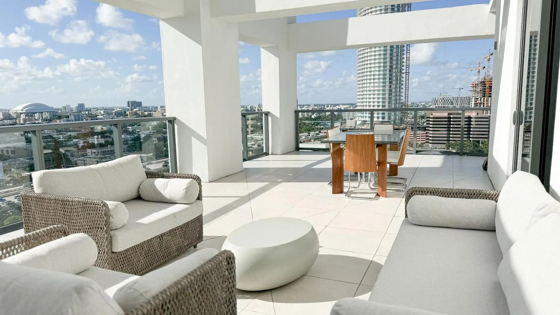 Private Terrace In Luxury 3br In Brickell