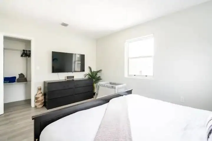 Διαμέρισμα Hot Tub, Games & King Bed - 8min From Airport, & Dt Μαϊάμι