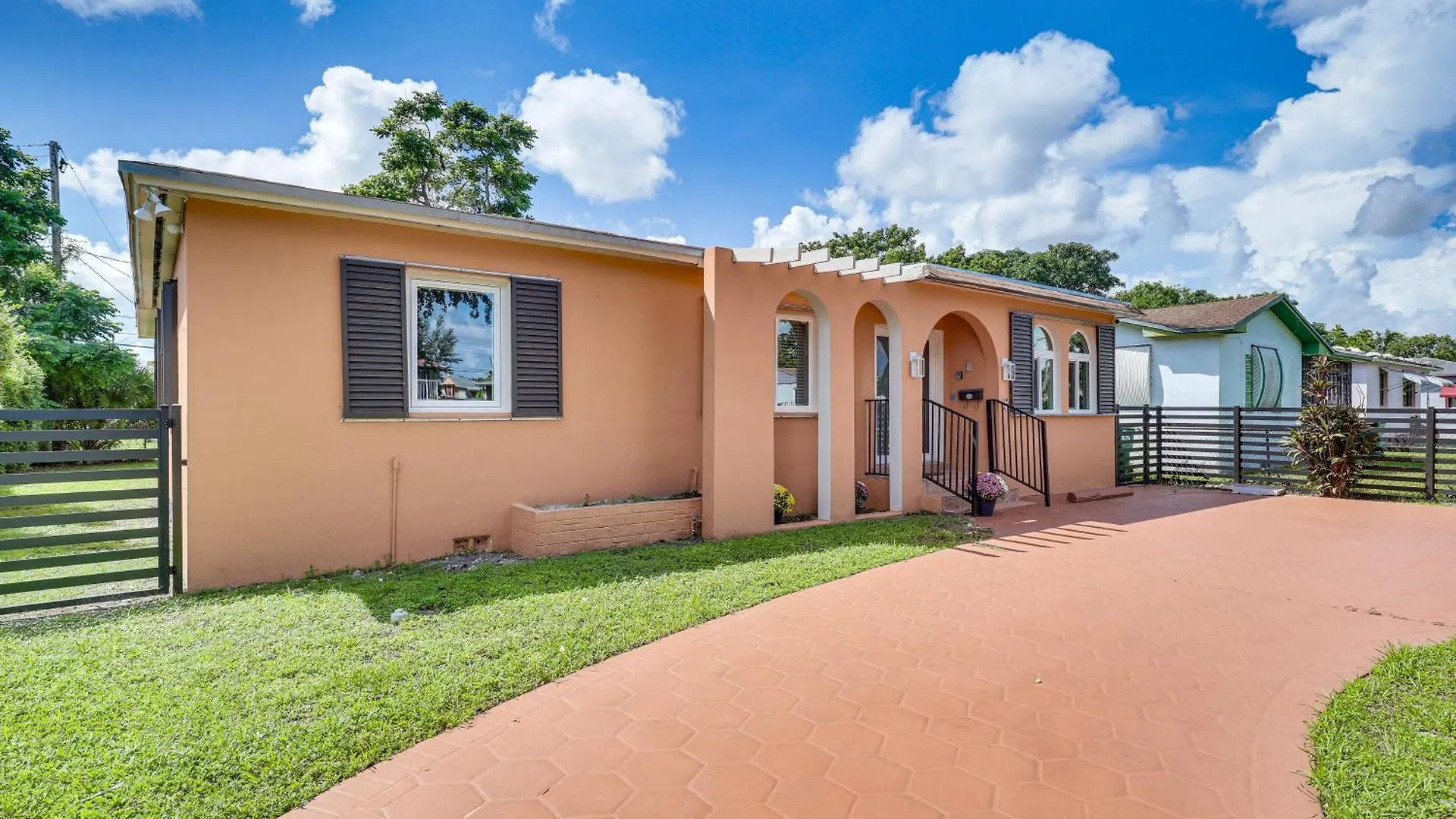 11 Mi To South With Screened Porch! Holiday home *
