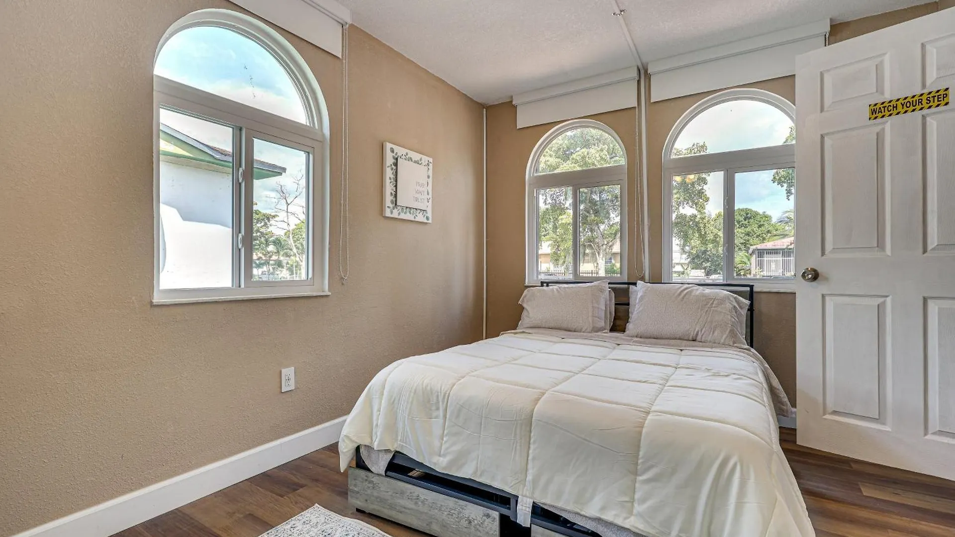 11 Mi To South With Screened Porch! Holiday home Miami