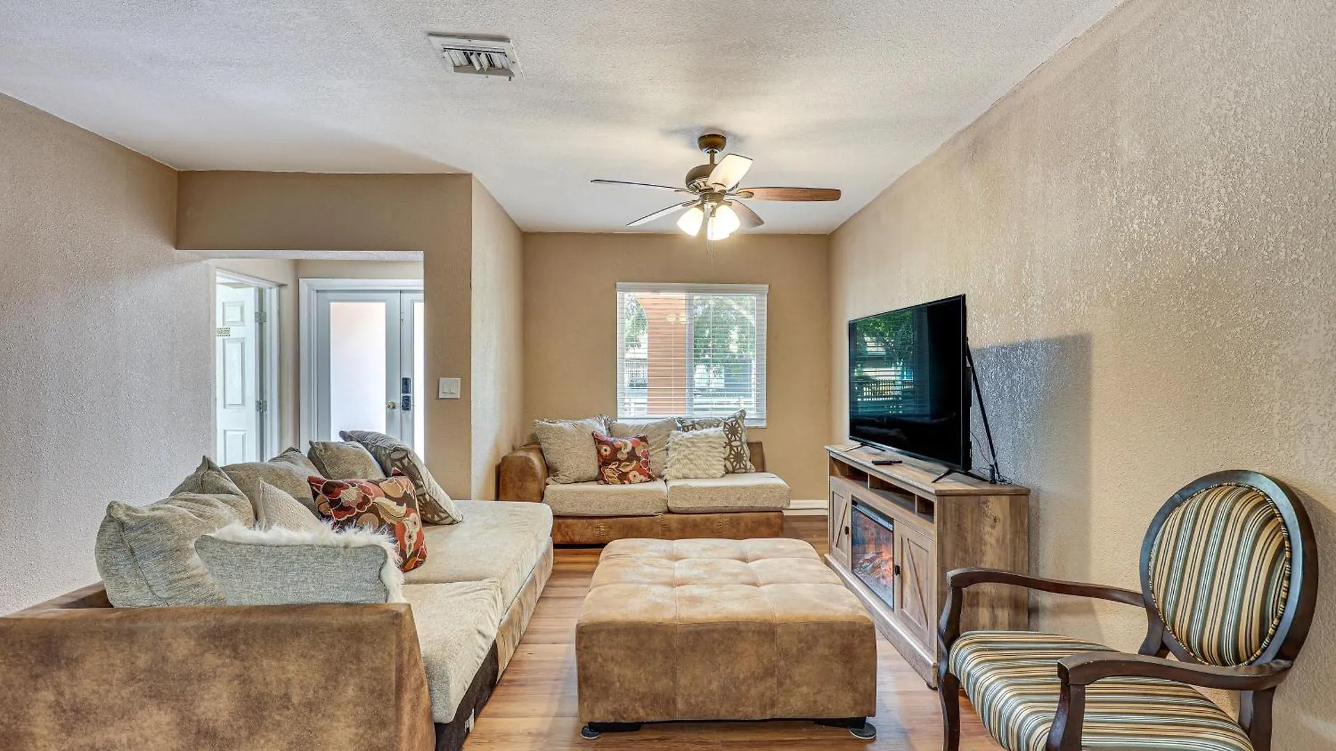 11 Mi To South With Screened Porch! Miami
