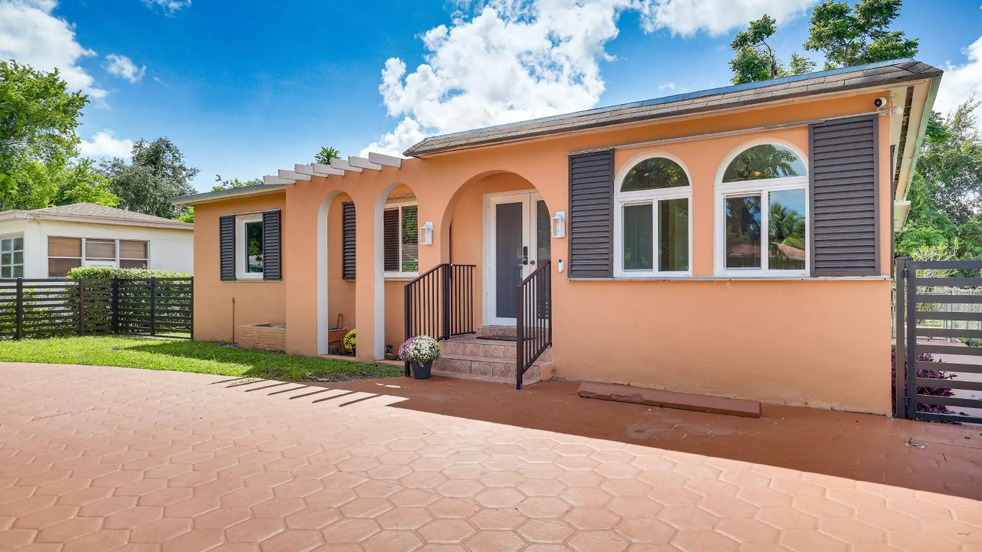 11 Mi To South With Screened Porch! Holiday home Miami