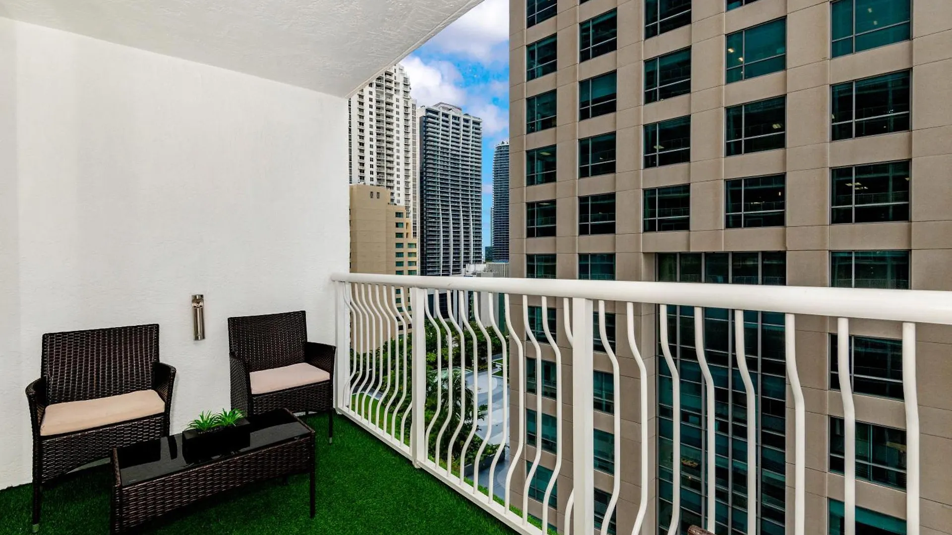 High Rise Brickell Modern * Miami
