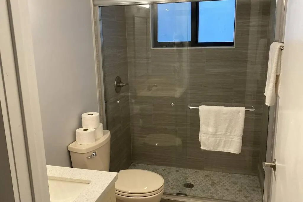 Spacious Private Close To Attractions *