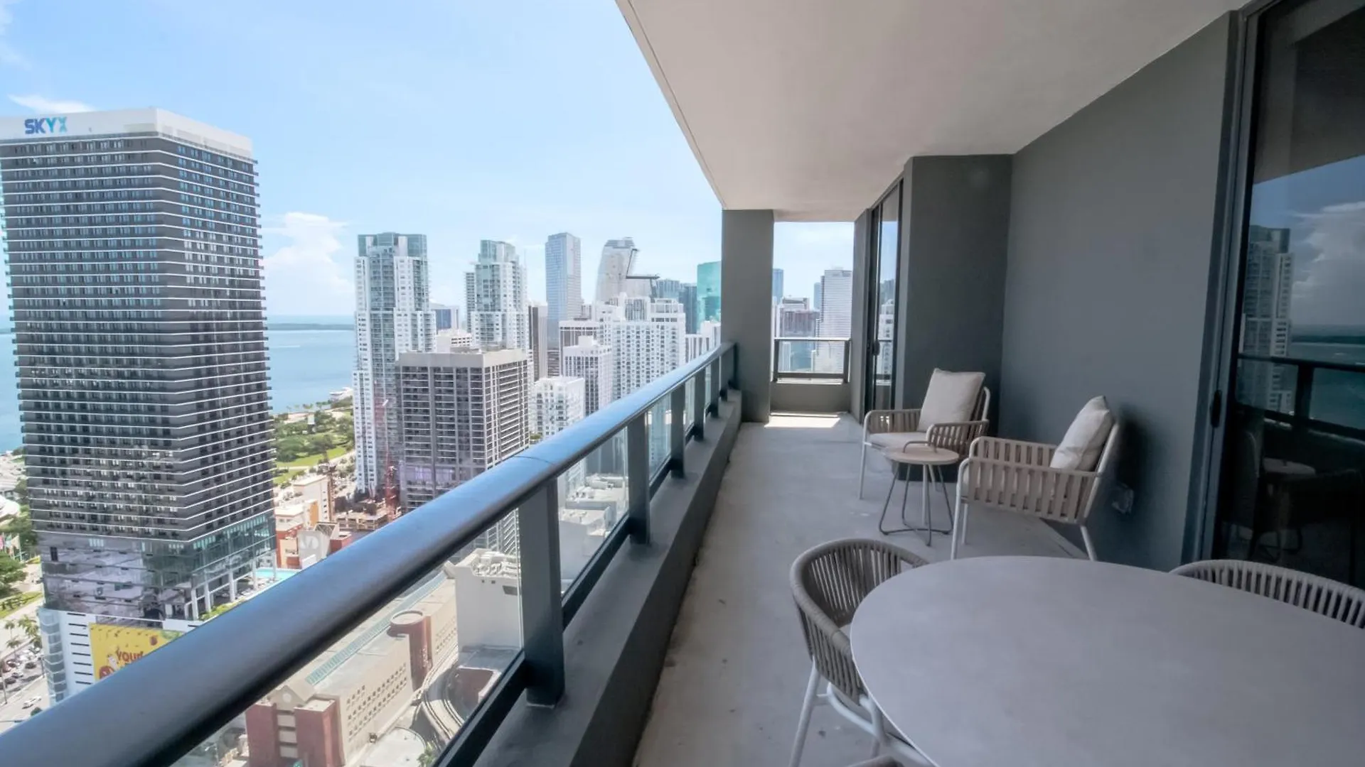 Luxurious 3 Bedroom With A View アパート *
