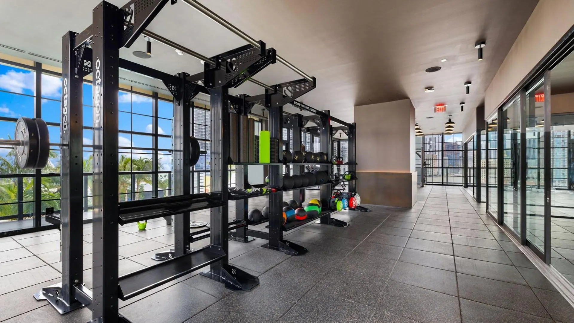 Elegant With Amenities Access! דירה מיאמי