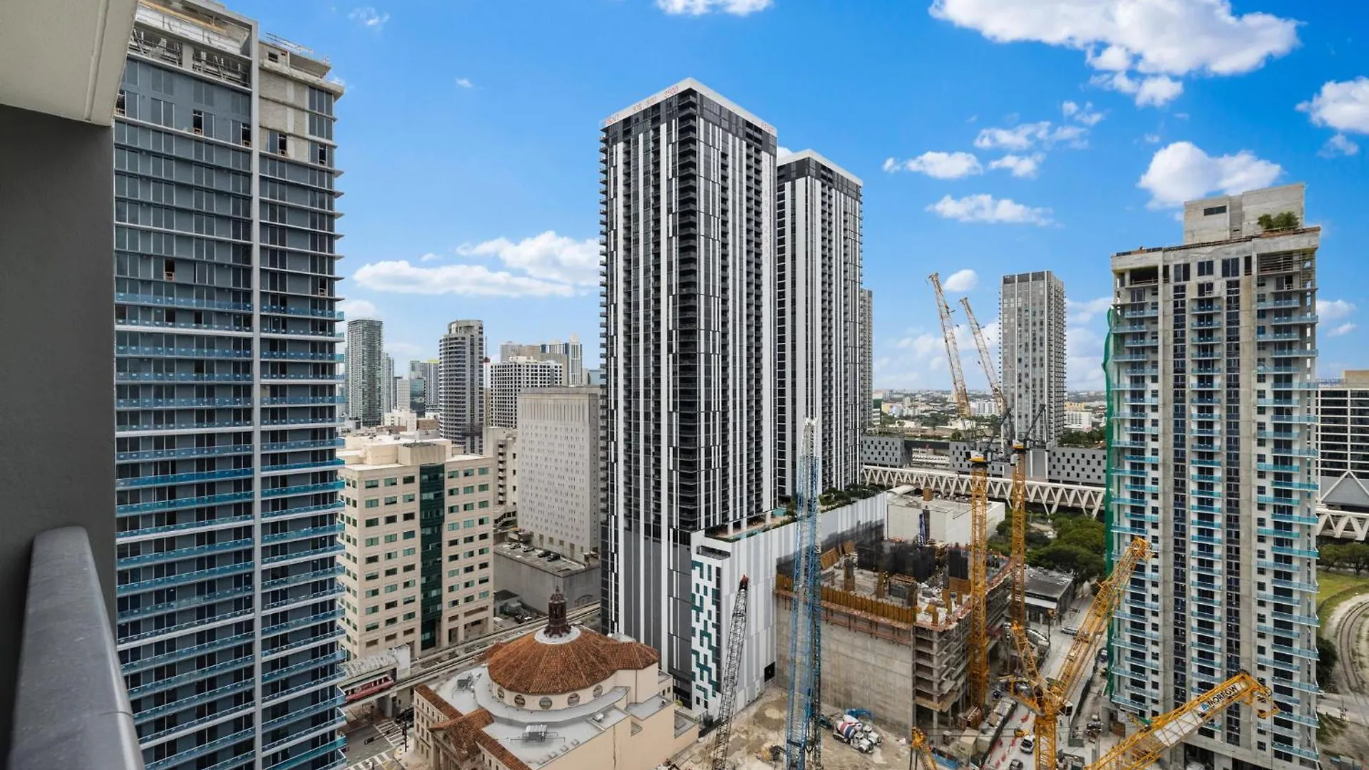 Elegant With Amenities Access! דירה *