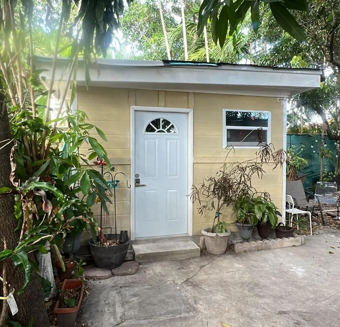 Homestay Tropical Oasis *