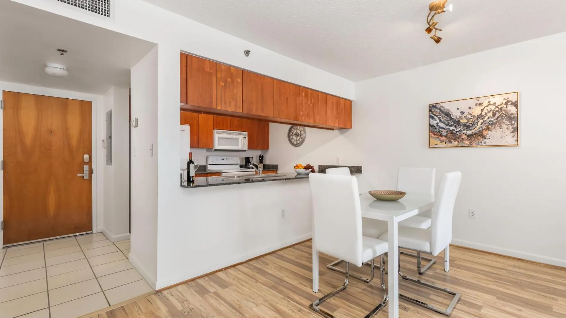 1bd With Free Parking And Amazing View *