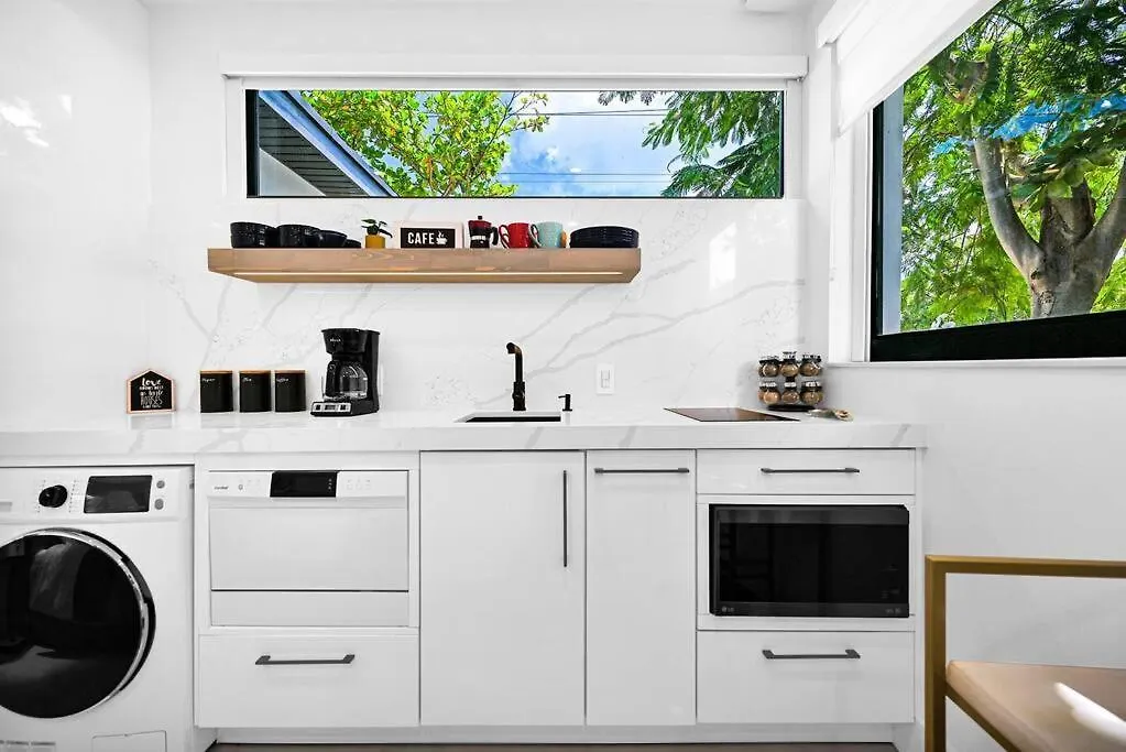 Modern Oasis Near Design District, Wynwood Apartment Miami