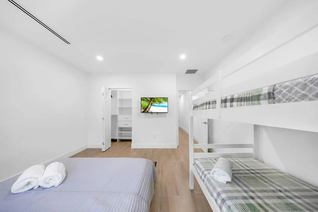 Up To 12 Guests! Modern Near Wynwood 29! فيلة