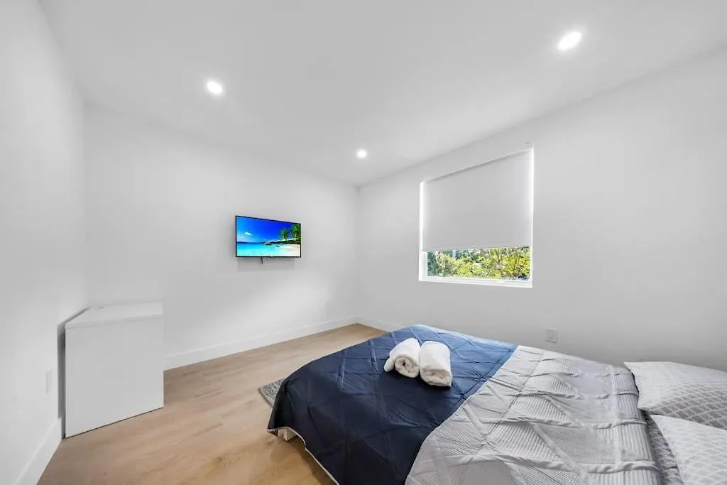 Up To 12 Guests! Modern Near Wynwood 29! ميامي
