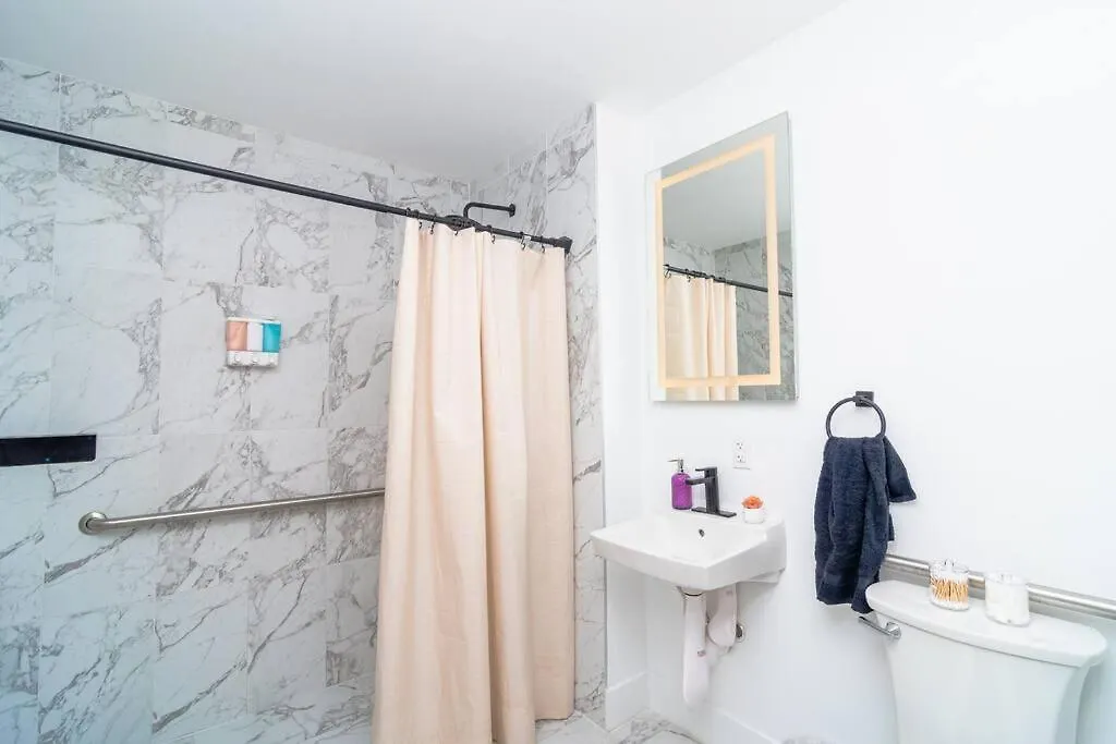 Luxury With King Bed Near Brickell & Marlins Park Apartment Miami