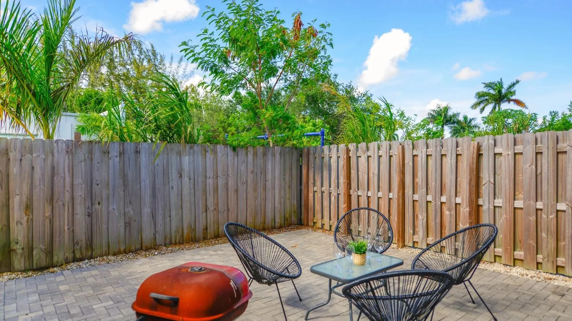 Spacious 3br Townhouse With Free Parking Included!