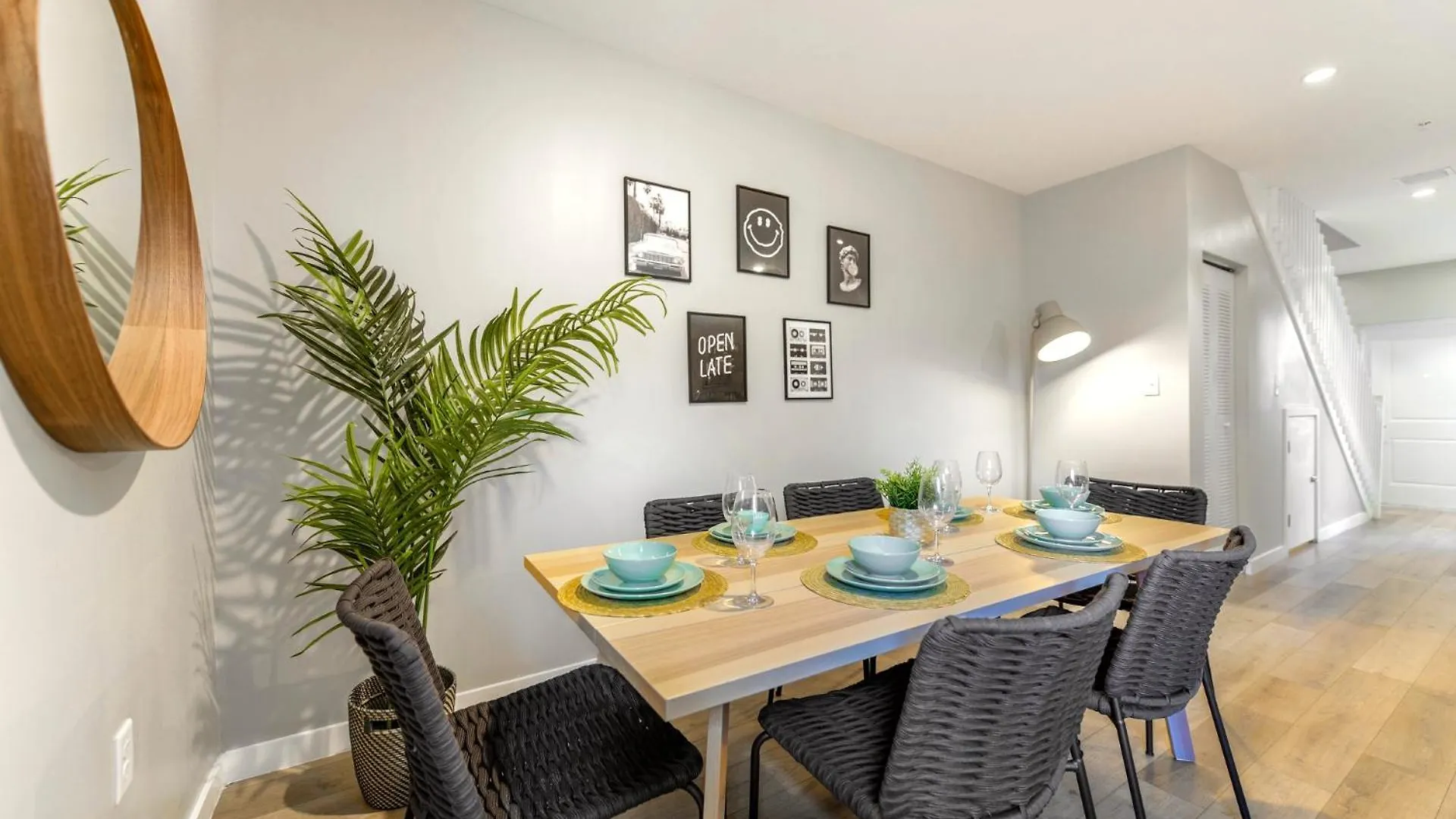 Apartment Spacious 3br Townhouse With Free Parking Included!