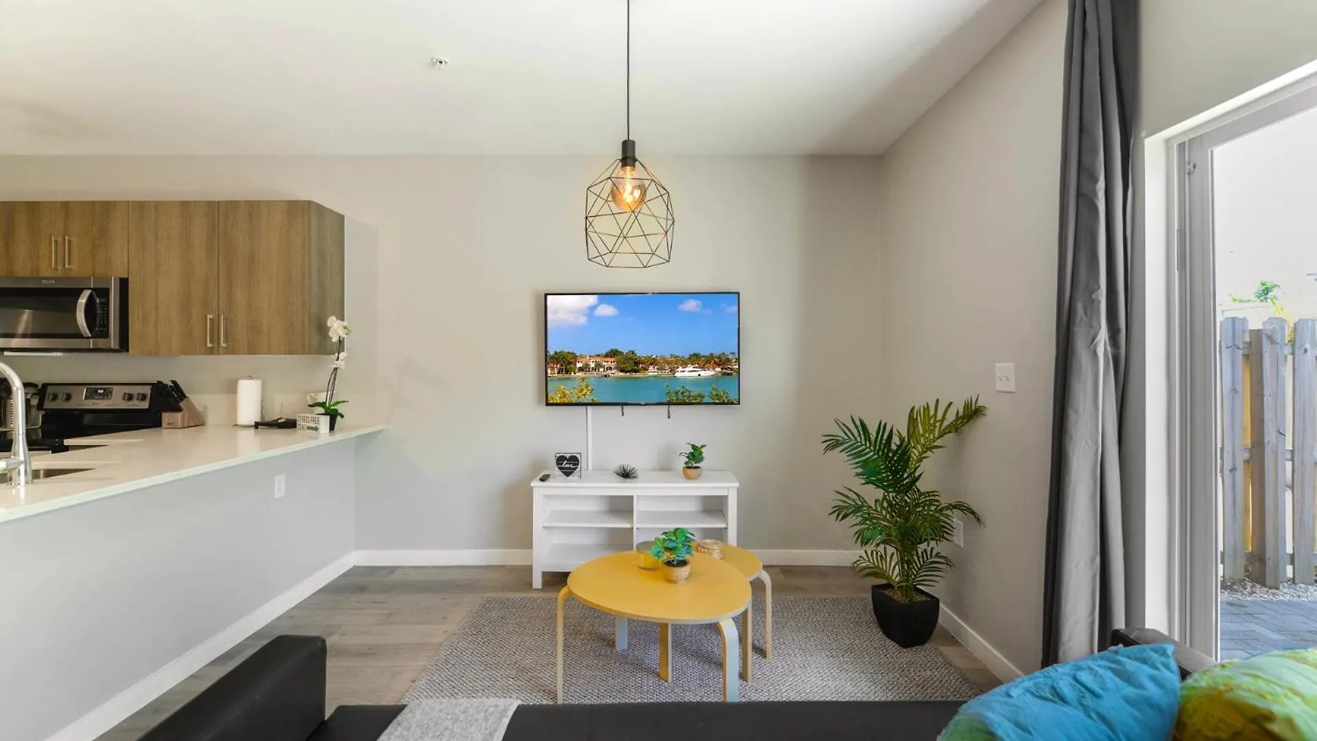 Spacious 3br Townhouse With Free Parking Included! Miami