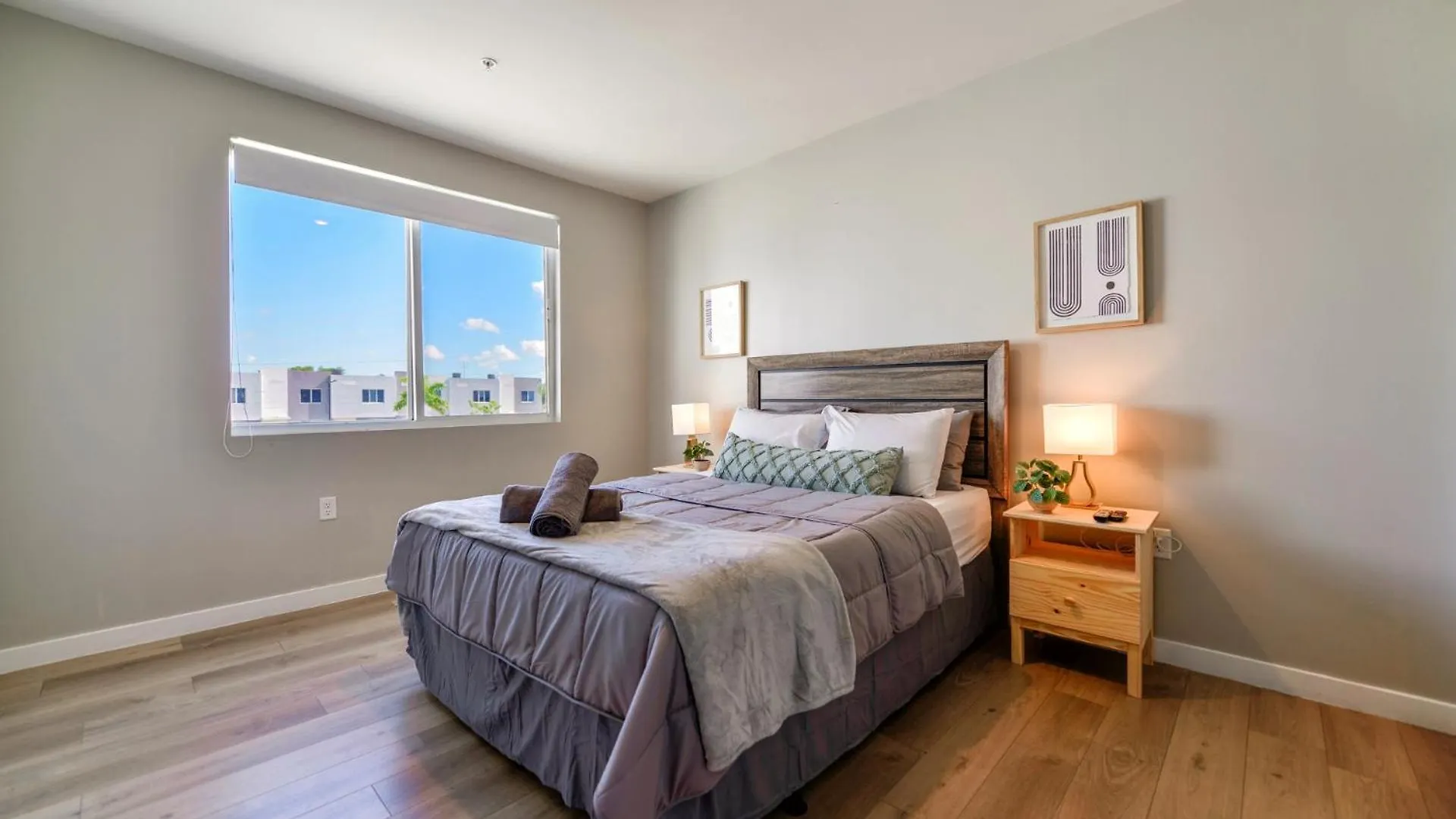 Spacious 3br Townhouse With Free Parking Included! Apartment *