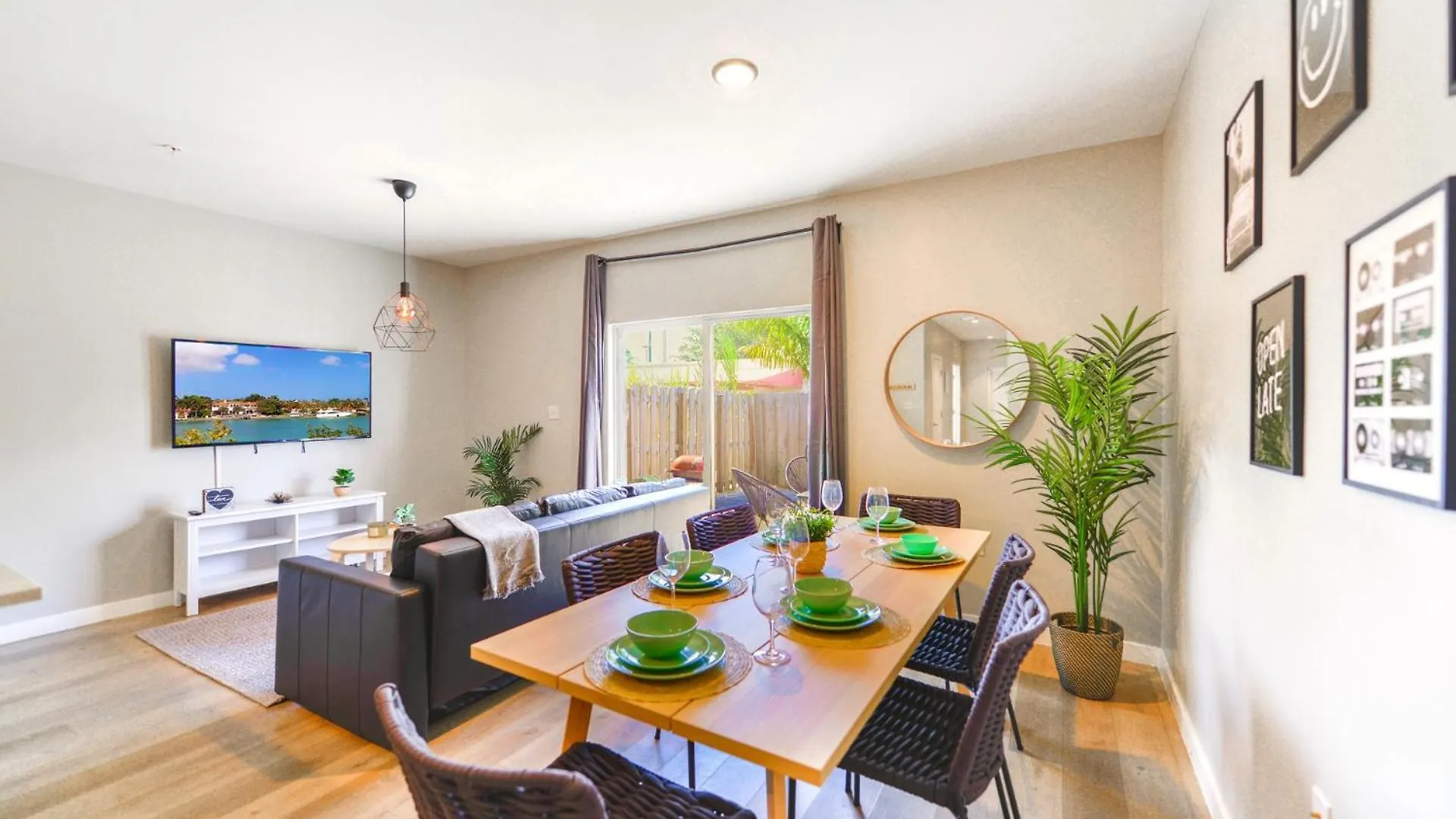Spacious 3br Townhouse With Free Parking Included! *