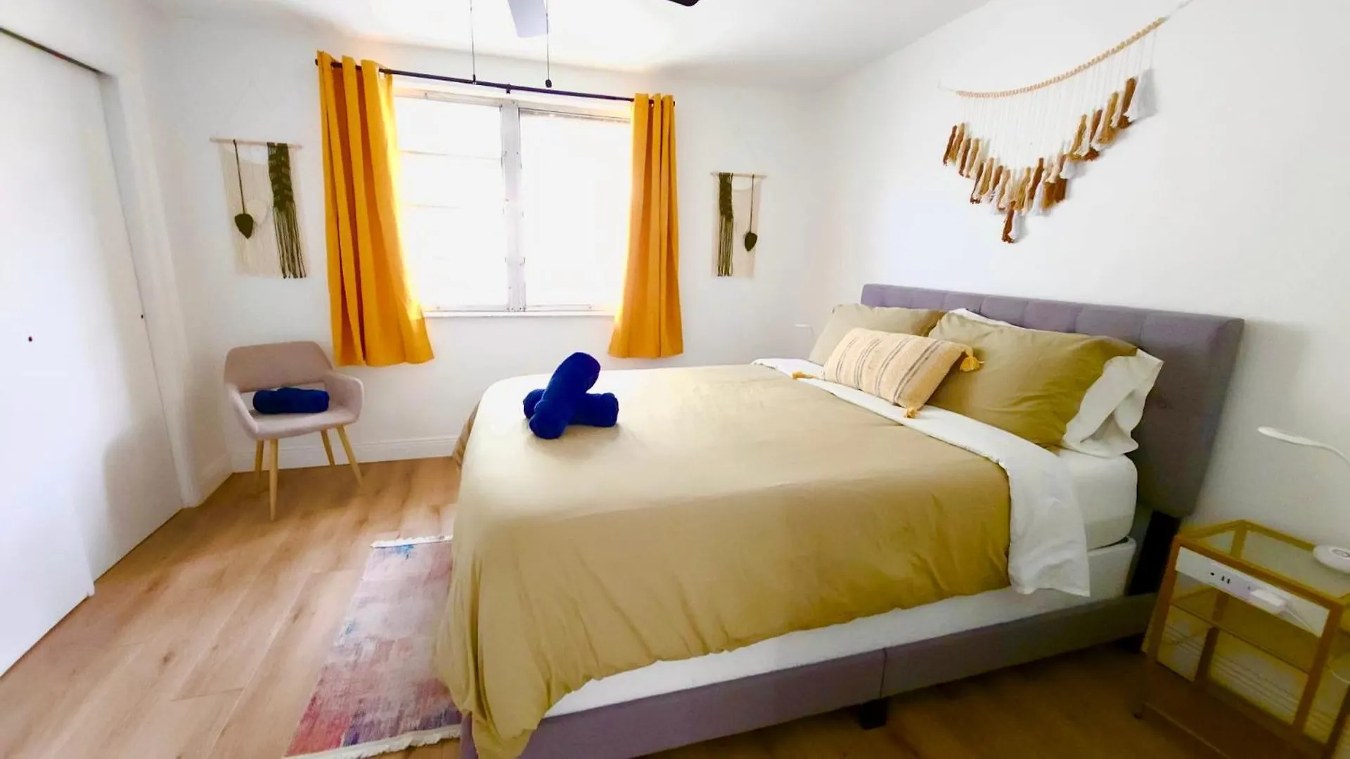 Vila Intimate Casita Mia Minutes Away From Airport, Calle 8, Brickell, Coral Gables, The And More! *