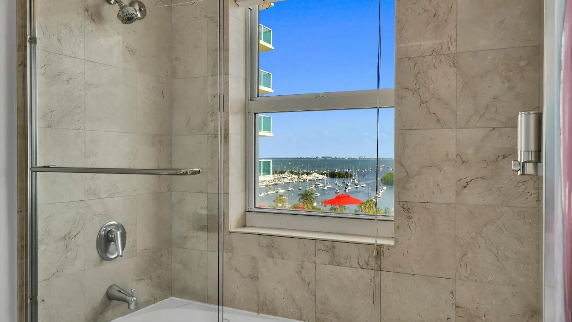 アパートホテル Tropical Paradise Spacious 3 Bedroom *
