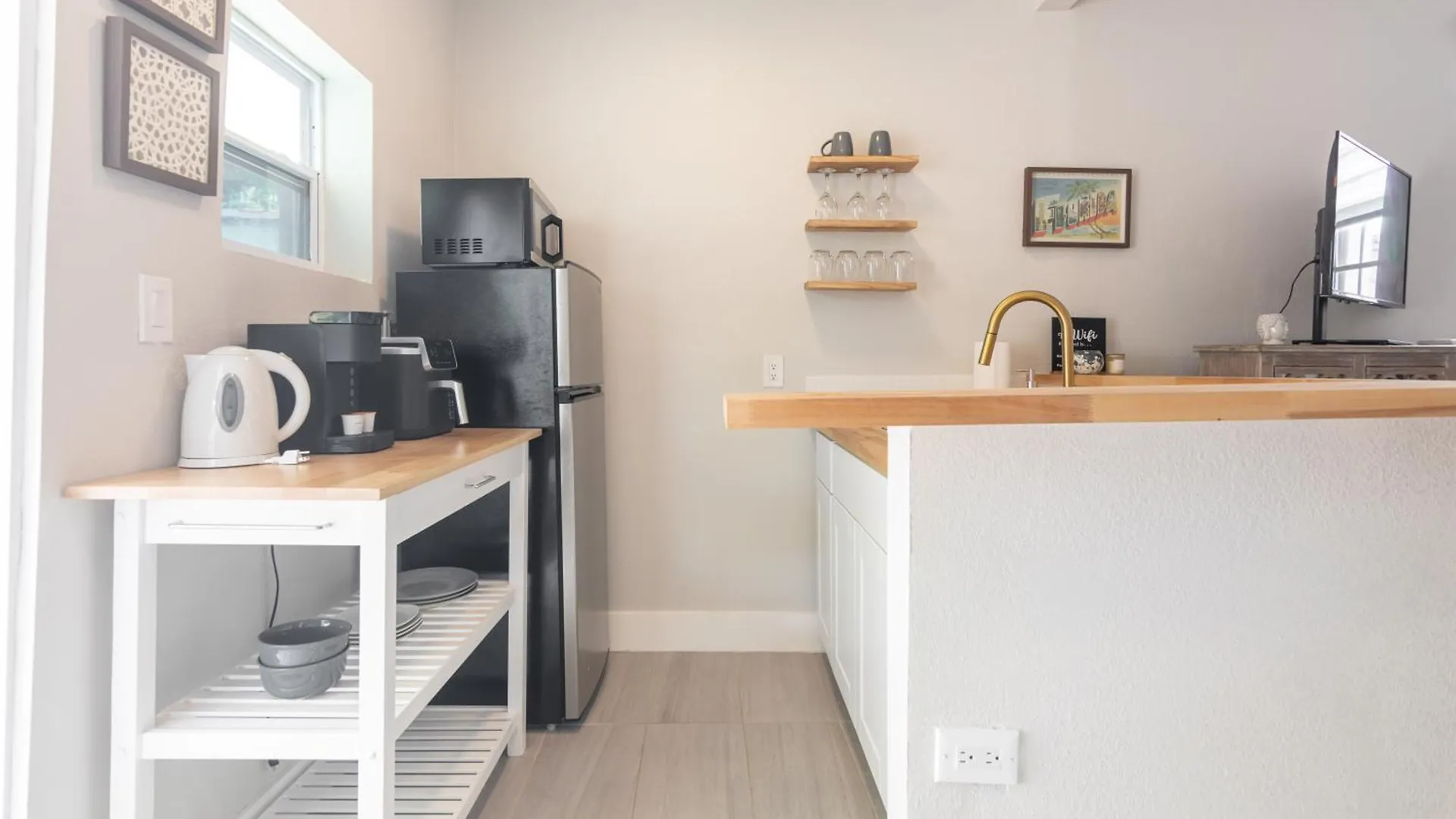 Charming In With Parking And Patio Apartment Miami