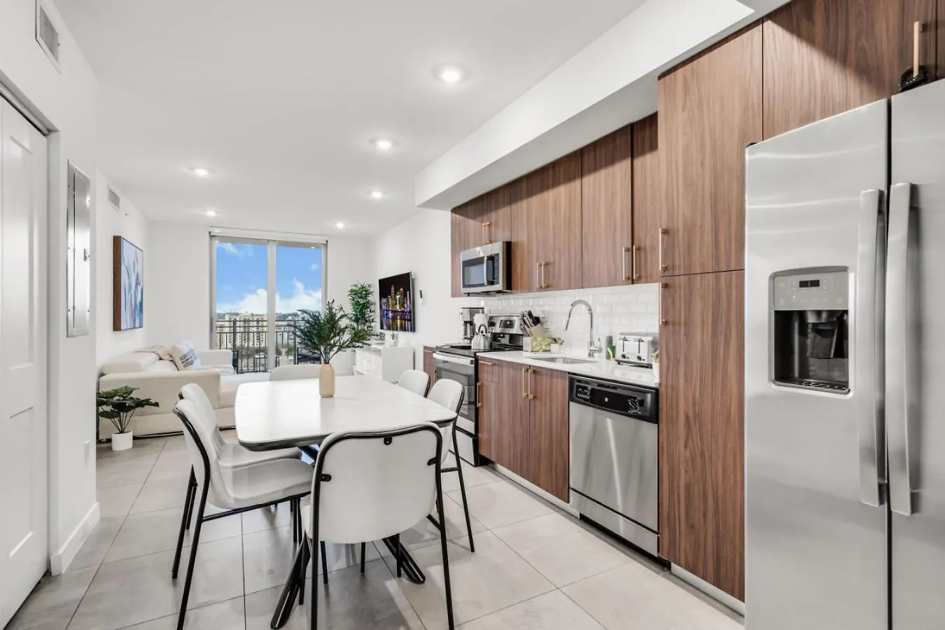 Family-friendly 3br Near Downtown With Parking Apartmán *