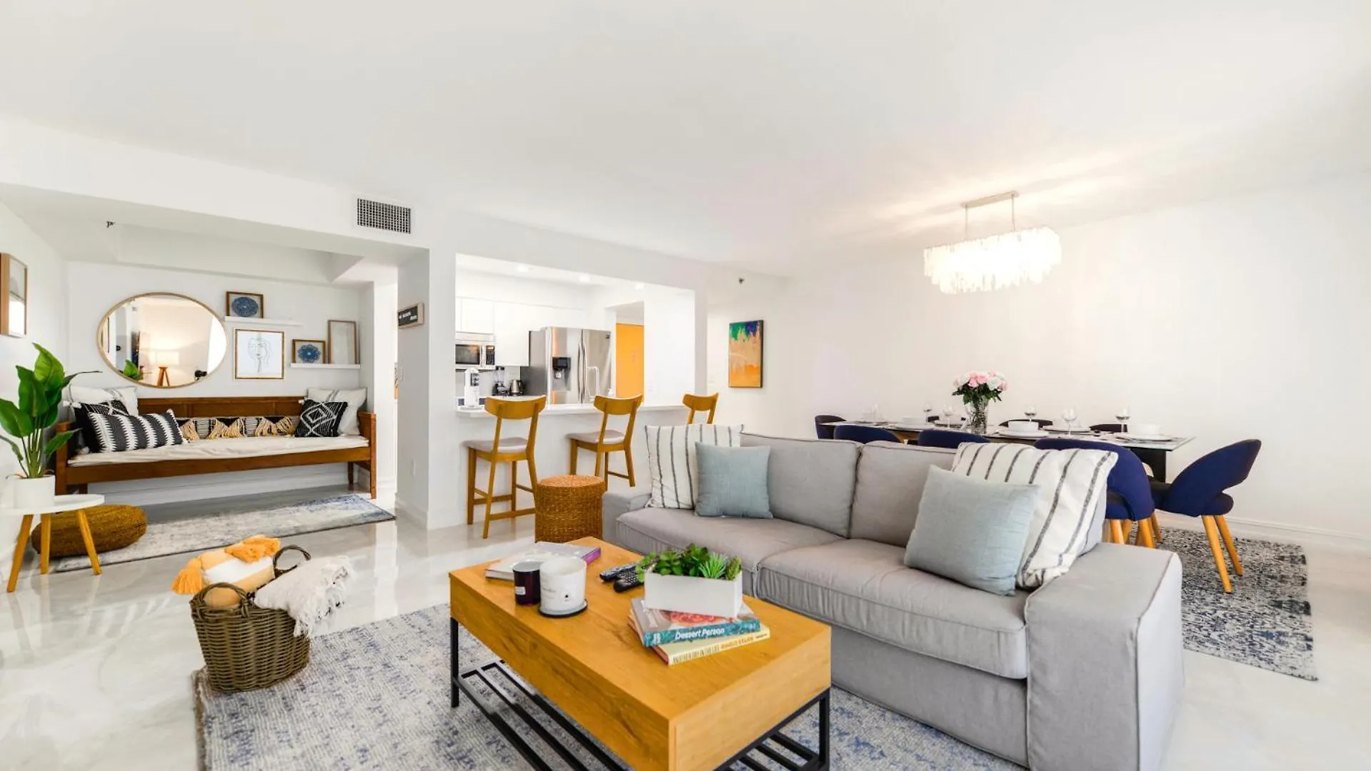 Open The Window And Enjoy The Sea Breeze At Exclusive Condo!