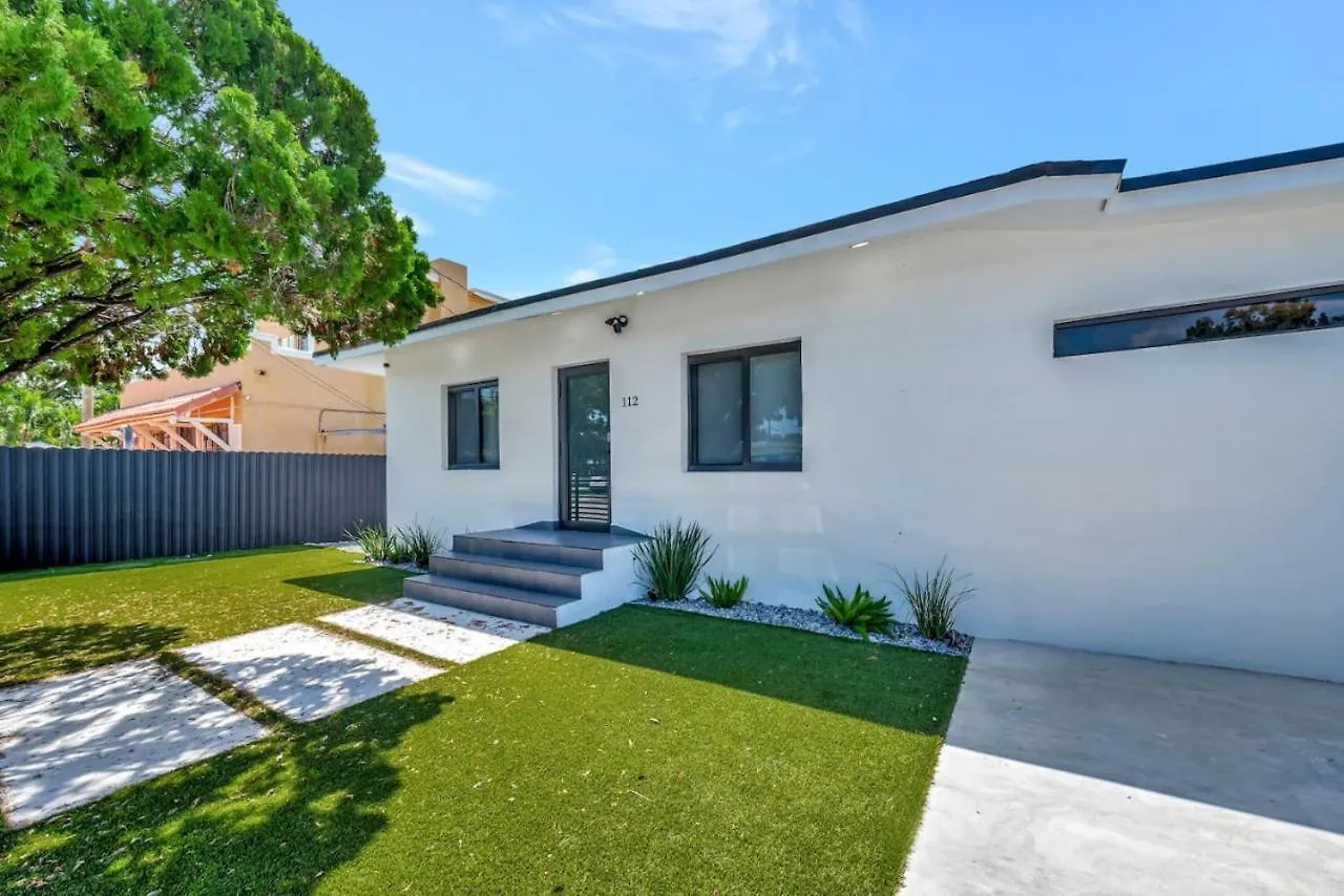 Villa Lux Modern 4br With Pool Miami