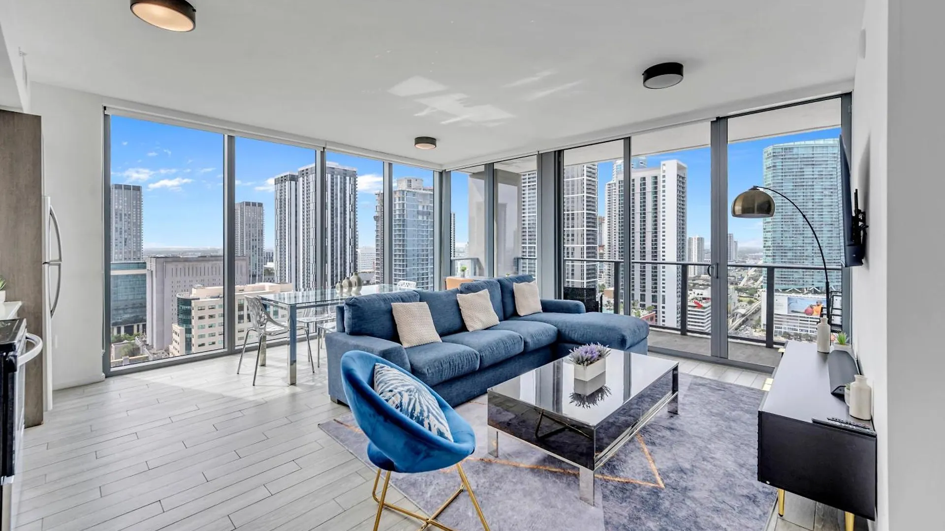 Great 3 Beds 3 Baths Downtown *