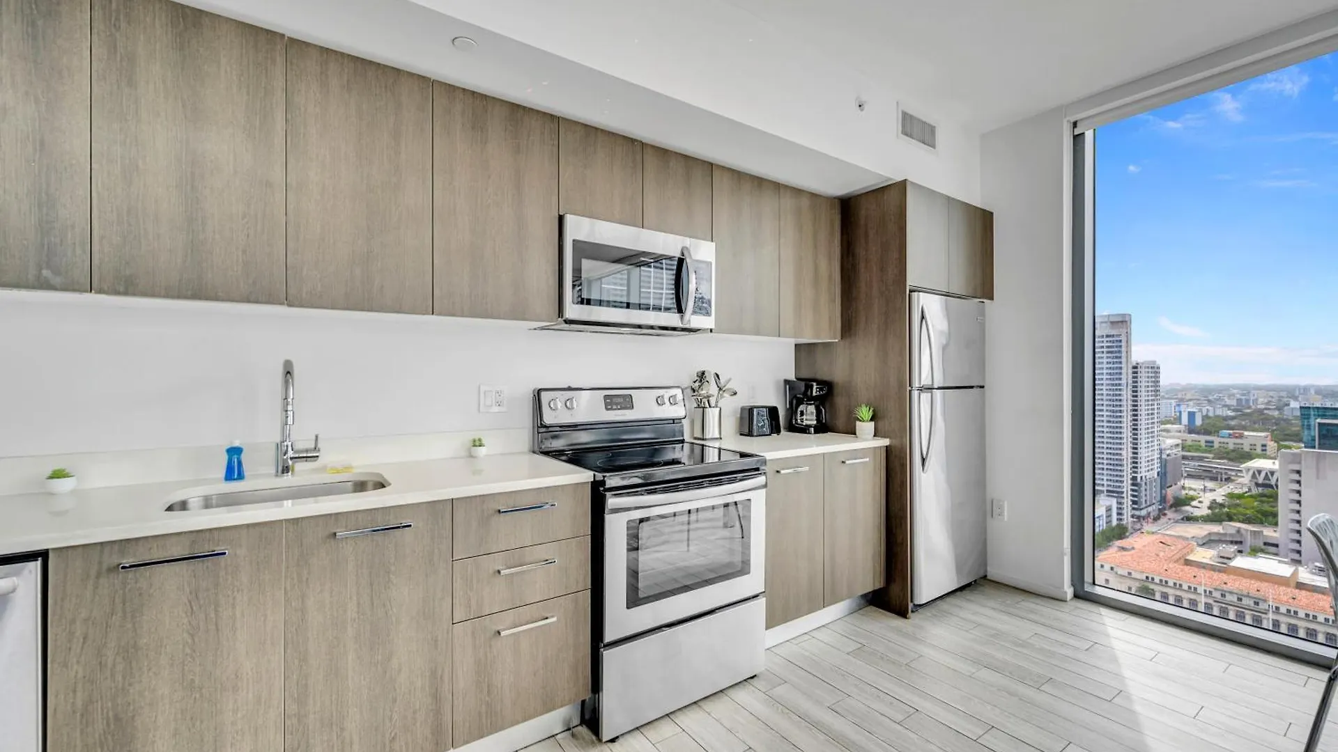 Great 3 Beds 3 Baths Downtown *