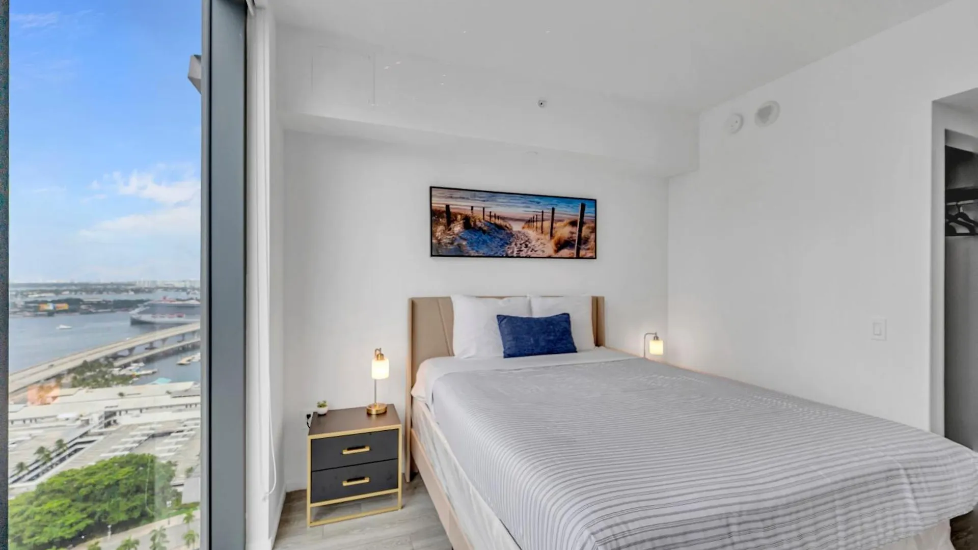 Great 3 Beds 3 Baths Downtown Miami