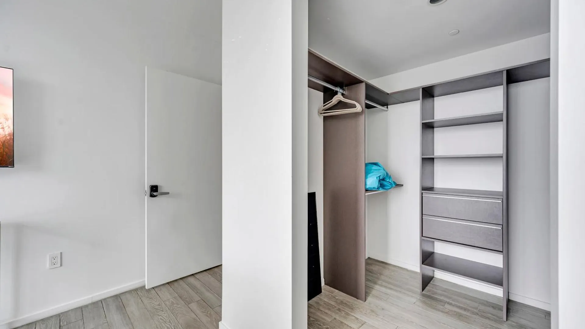 Great 3 Beds 3 Baths Downtown