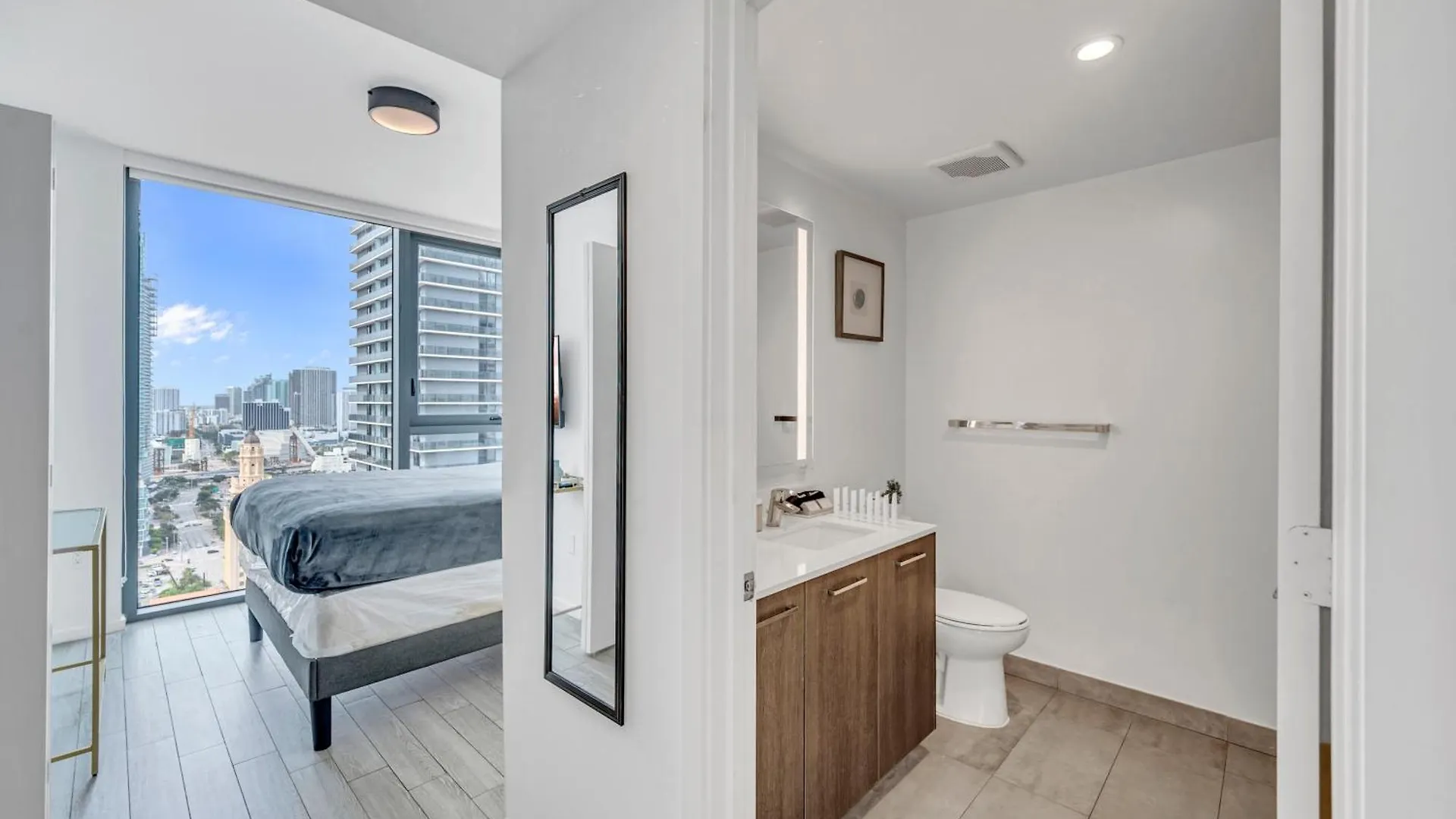 Great 3 Beds 3 Baths Downtown *
