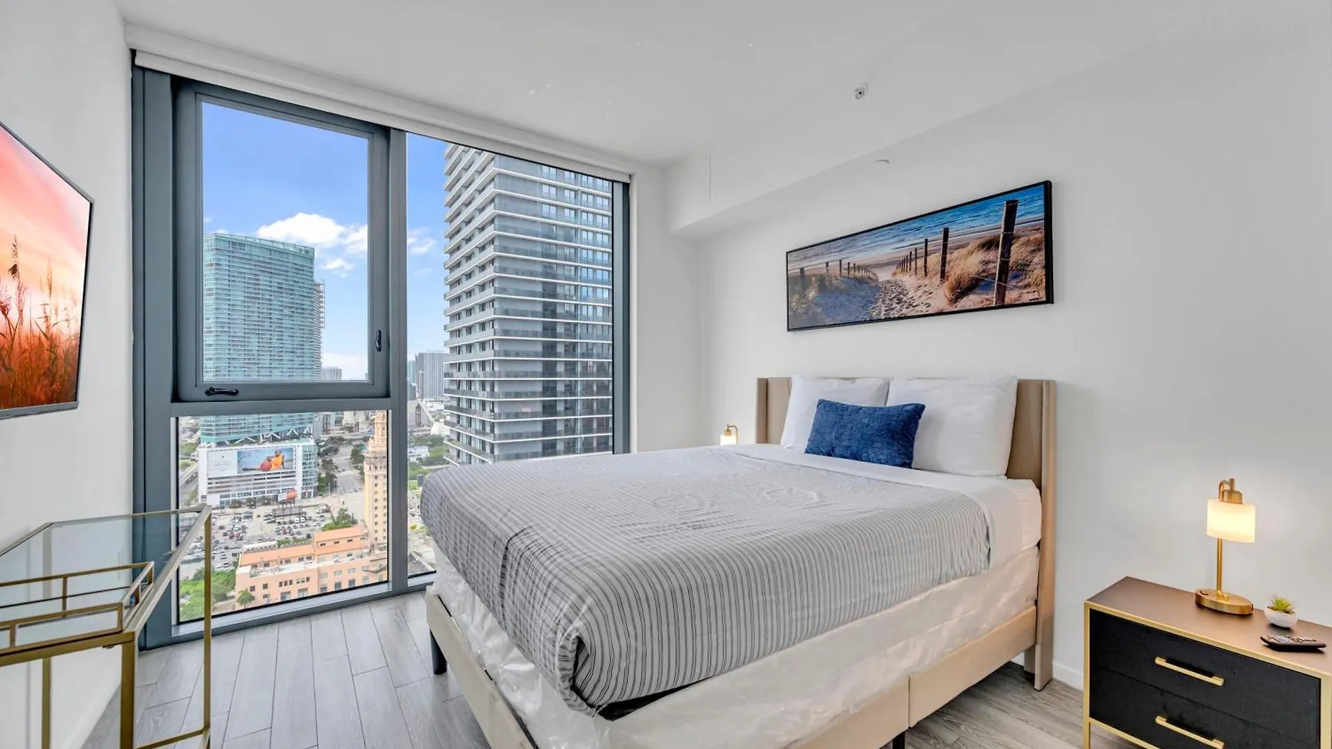 Great 3 Beds 3 Baths Downtown