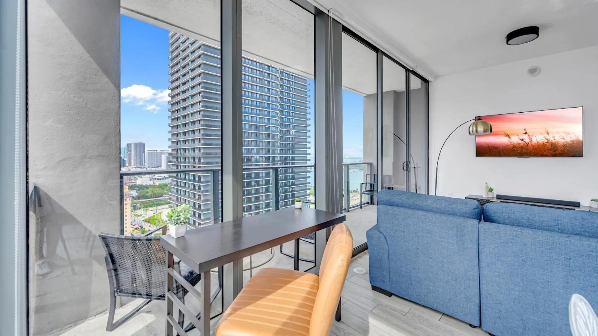 Great 3 Beds 3 Baths Downtown *