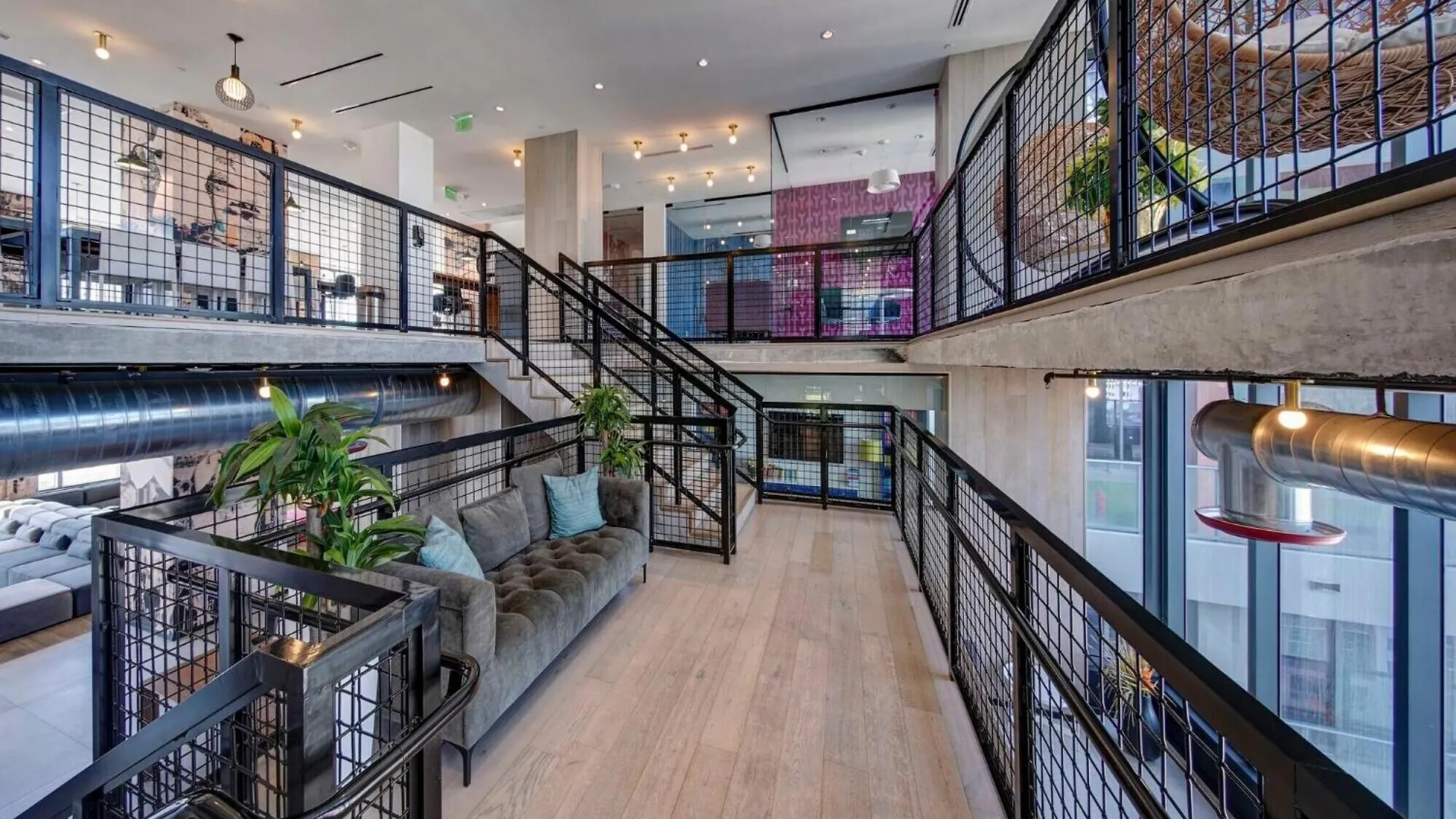Great 3 Beds 3 Baths Downtown *