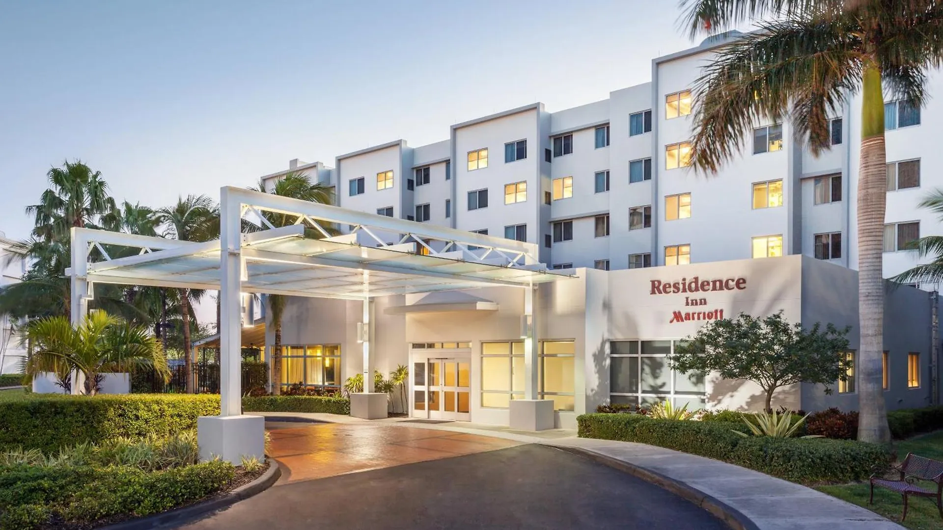 Hotel By Marriott Airport 3*