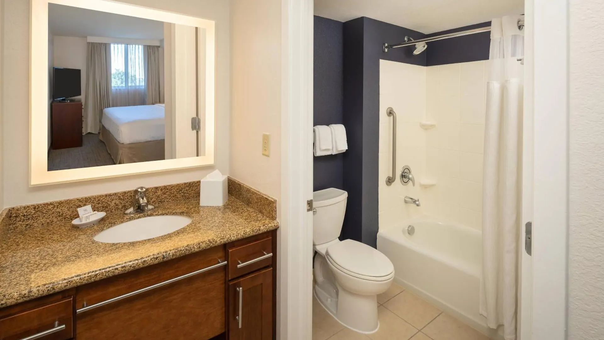 By Marriott Airport 3* Miami