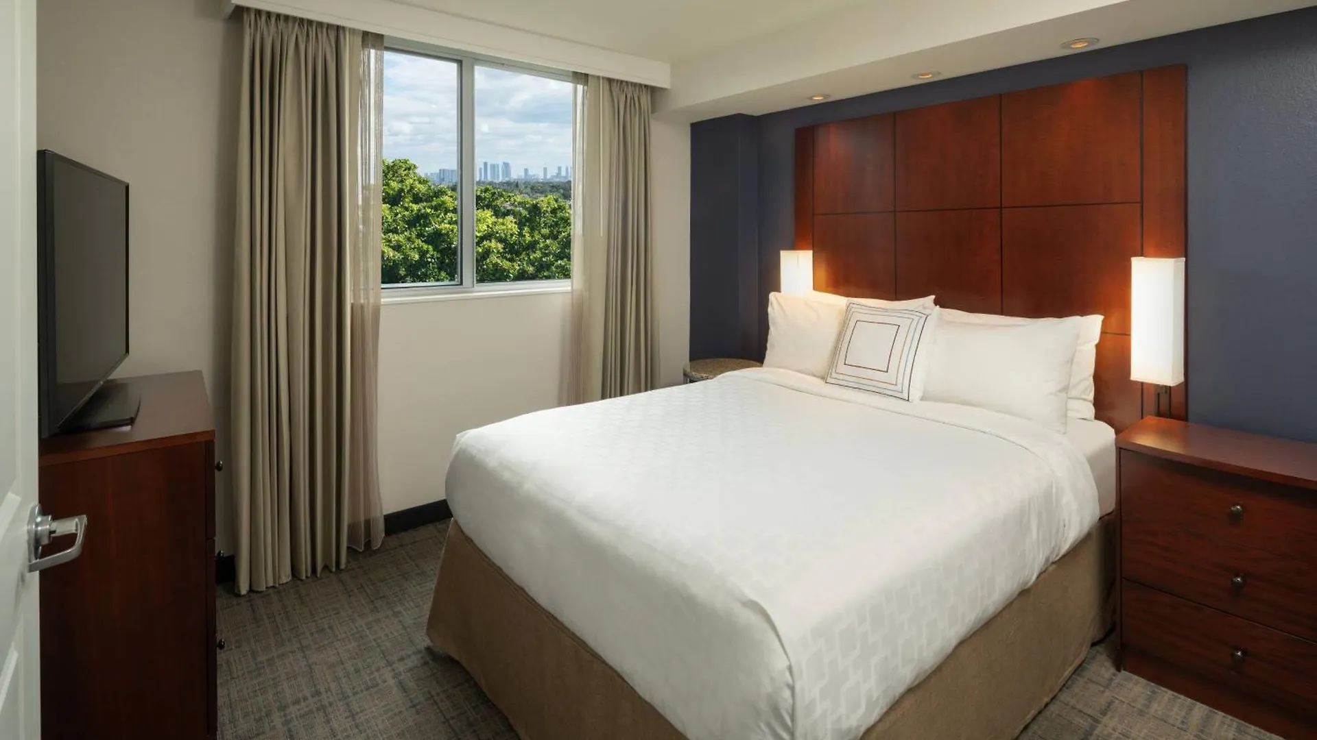 Hotel By Marriott Airport 3*