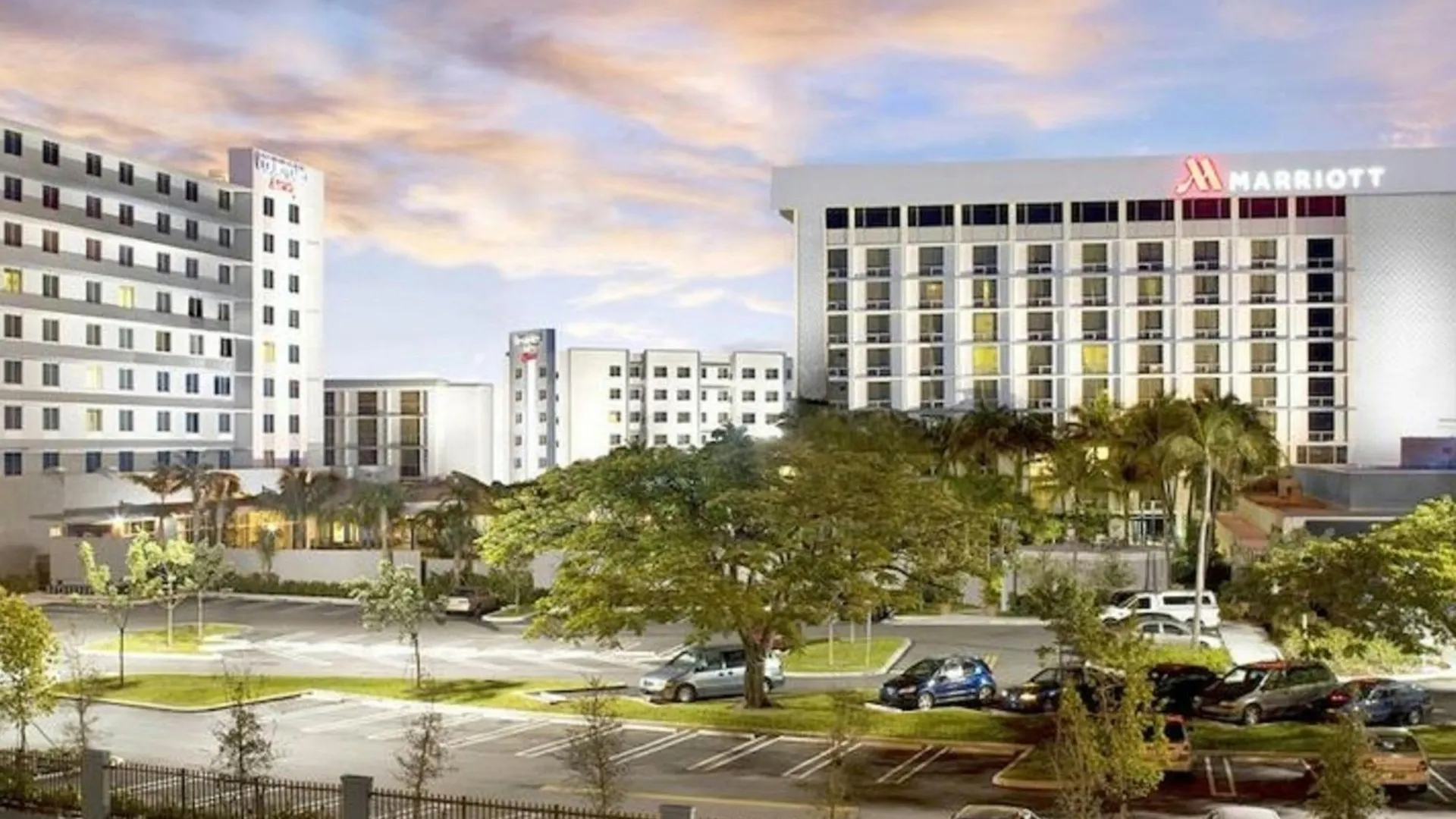 Hotel By Marriott Airport