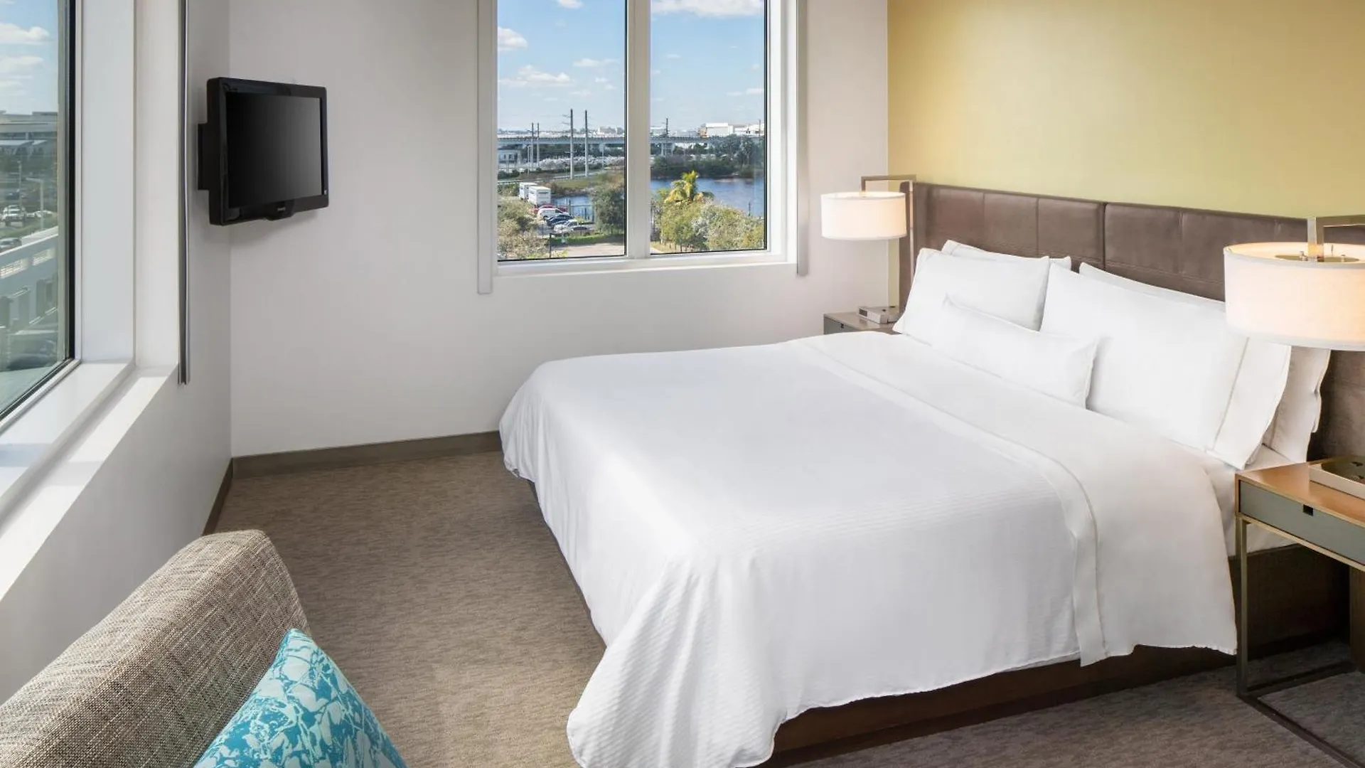 Element International Airport Hotel