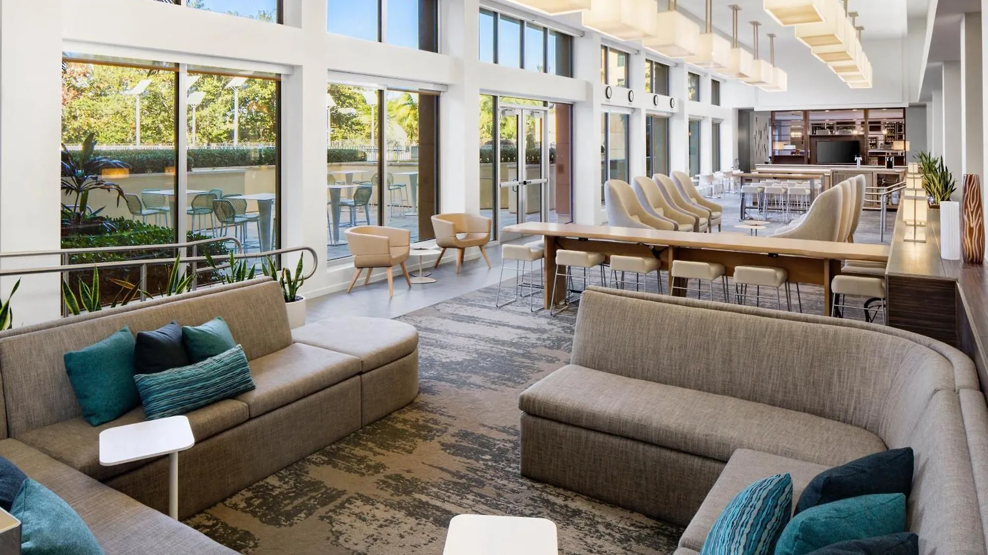 Element Miami International Airport 3*